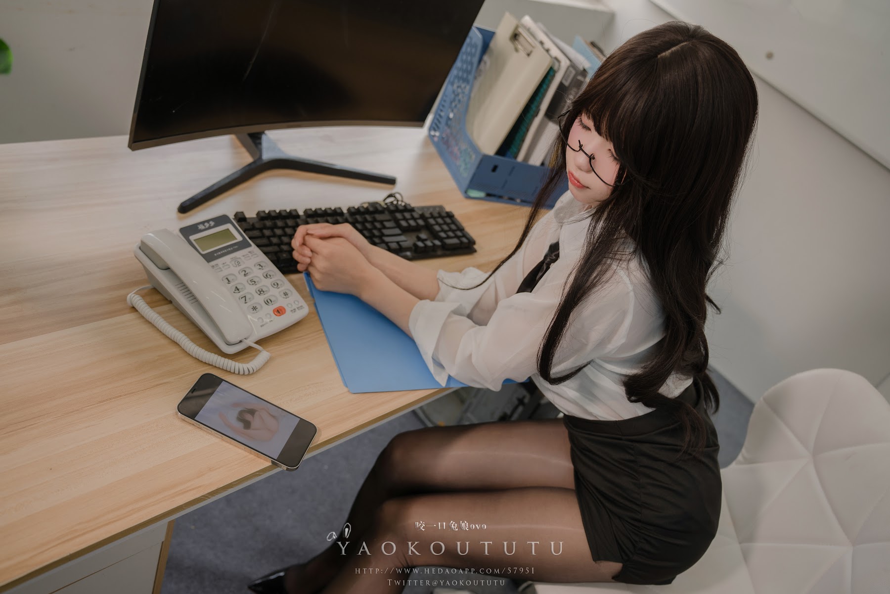 Coser@黏黏团子兔 – 老板发现的秘密 - P14