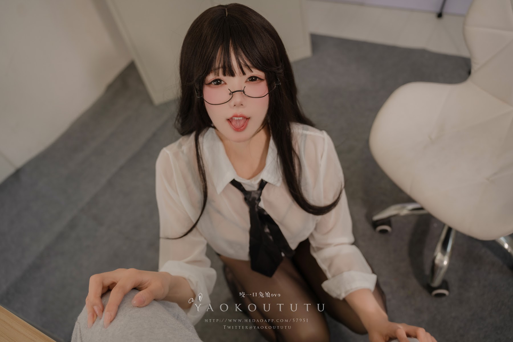 Coser@黏黏团子兔 – 老板发现的秘密 - P27