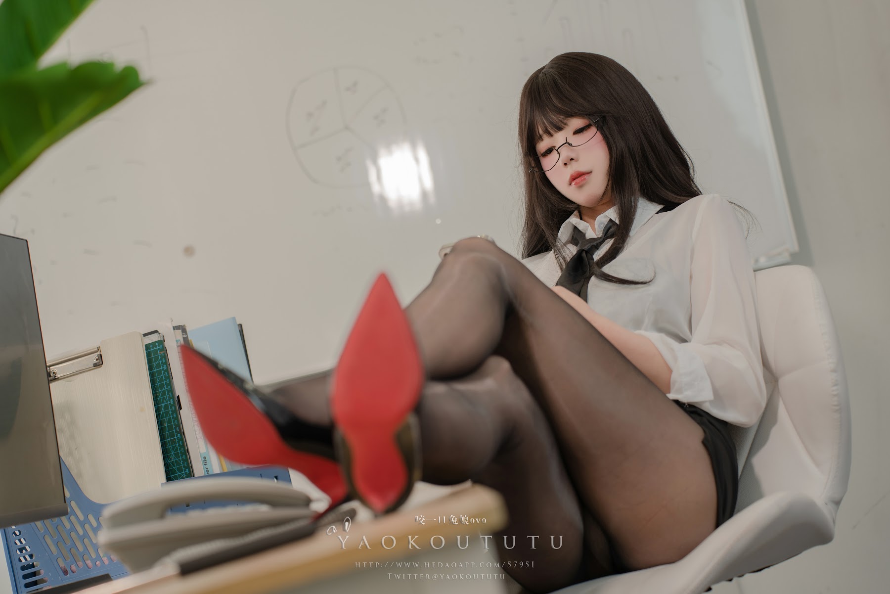 Coser@黏黏团子兔 – 老板发现的秘密 - P6