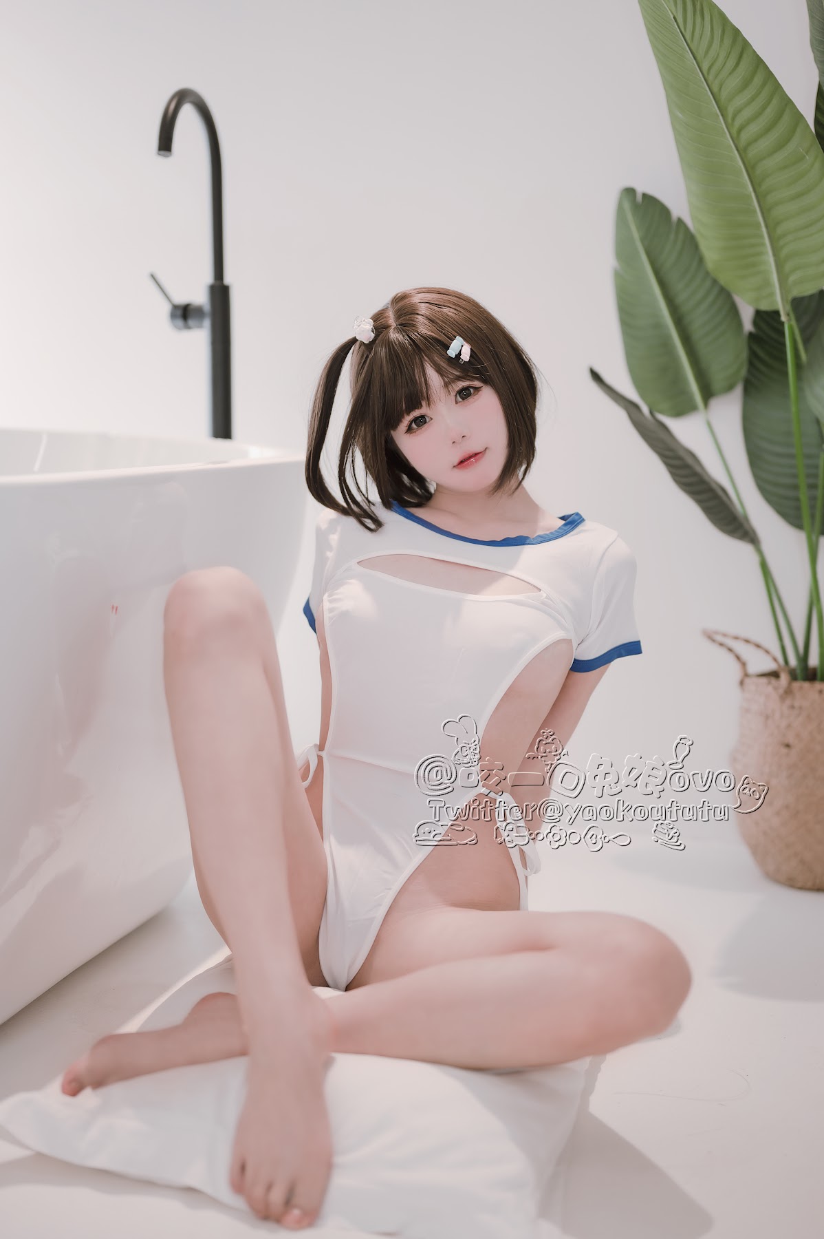 Coser@黏黏团子兔 – 纯白欲缸 - P13