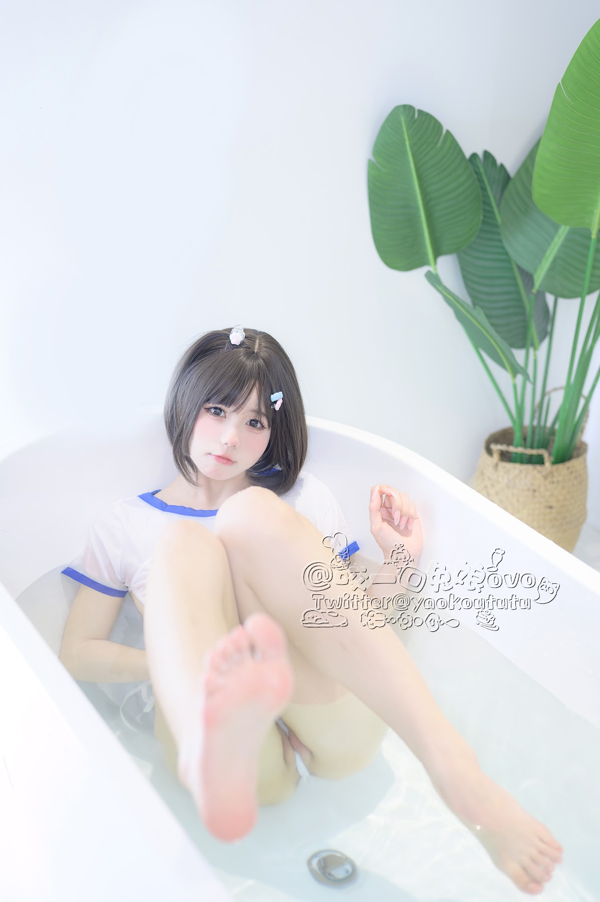 Coser@黏黏团子兔 – 纯白欲缸 - P35