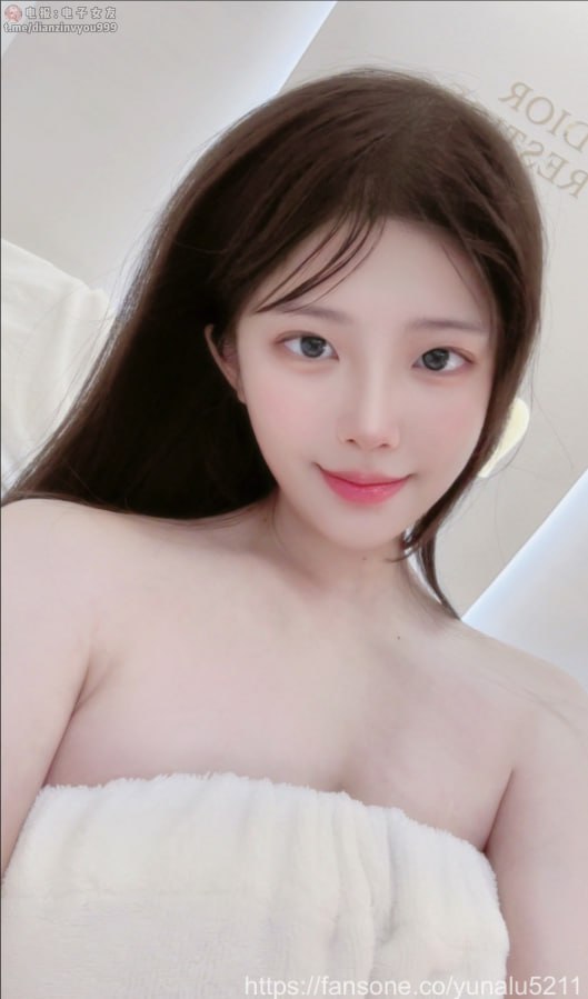 yunalu5211 – 自购高价门槛 台湾最强豪乳福利姬 高颜涩涩写真 - P39
