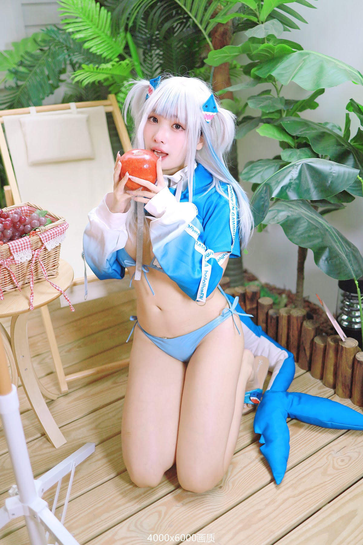 Coser@慕慕Momo – 鲨鱼制服 Gura - P57
