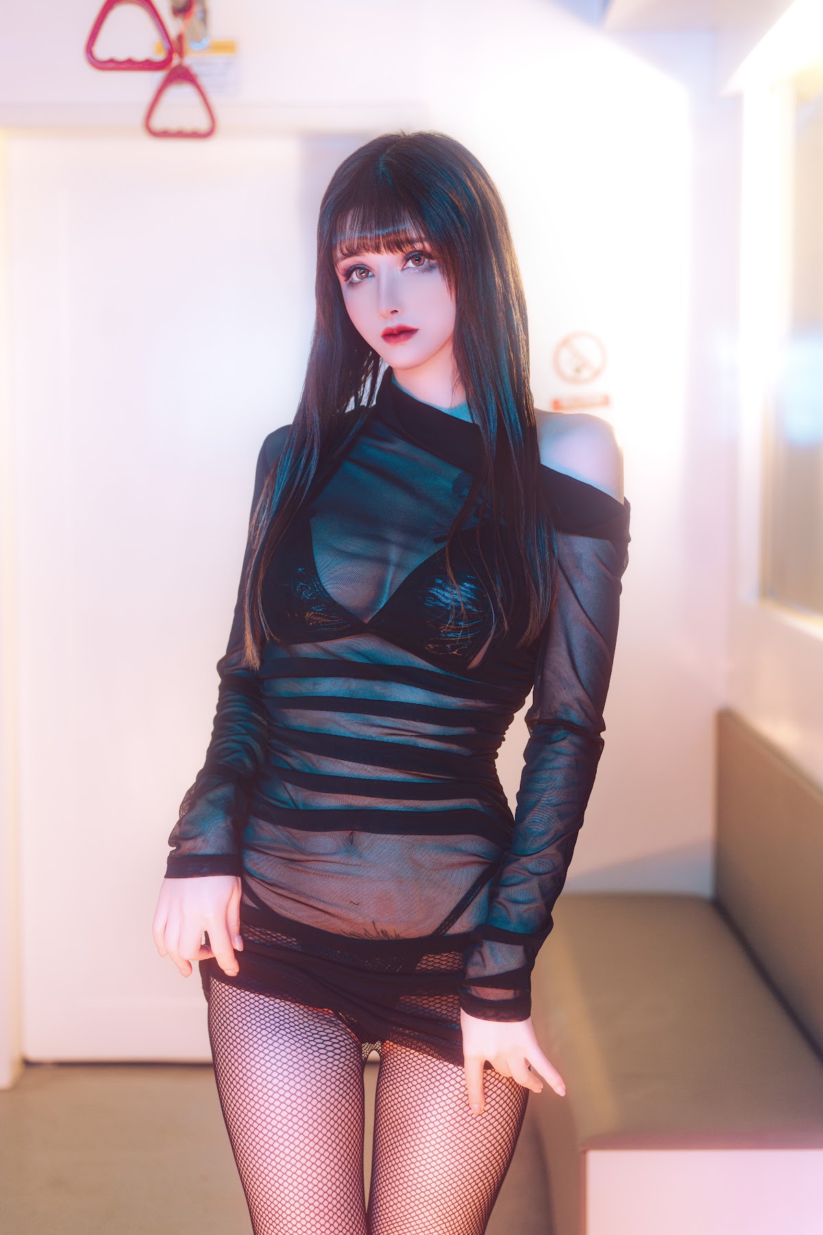 Coser@鹿八岁 – 地铁の调教 - P1