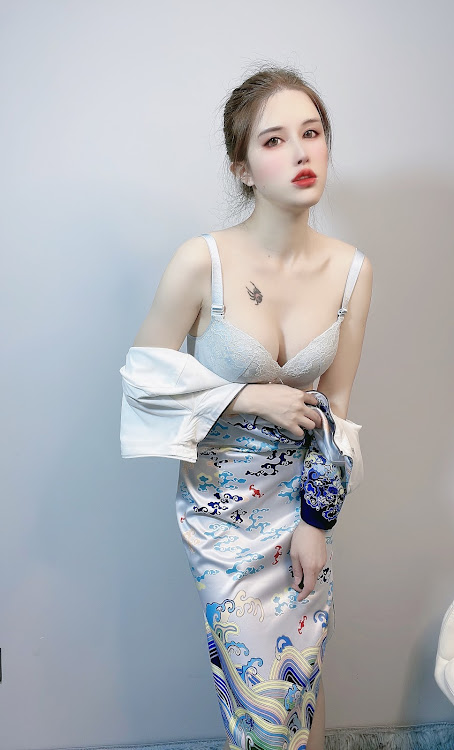Coser@鹿八岁 – 预售期间附送自拍图