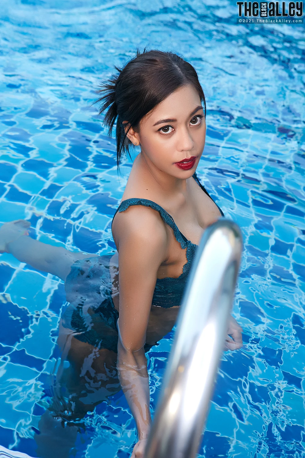 Linda – The Black Alley Photobook Set.50 - P34
