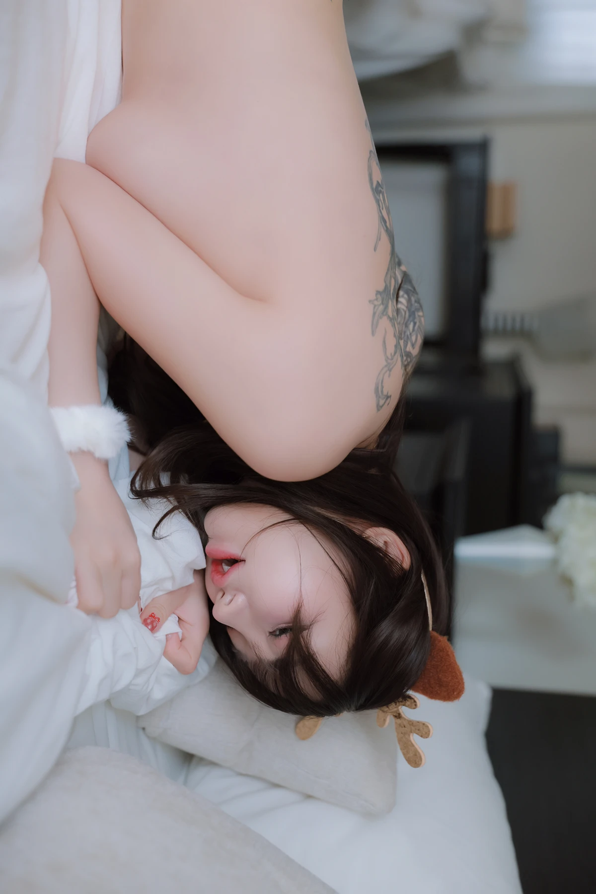 Son Yeeun 손예은, Photobook 「2025 X-Mas Offline」 Set.03 - P31