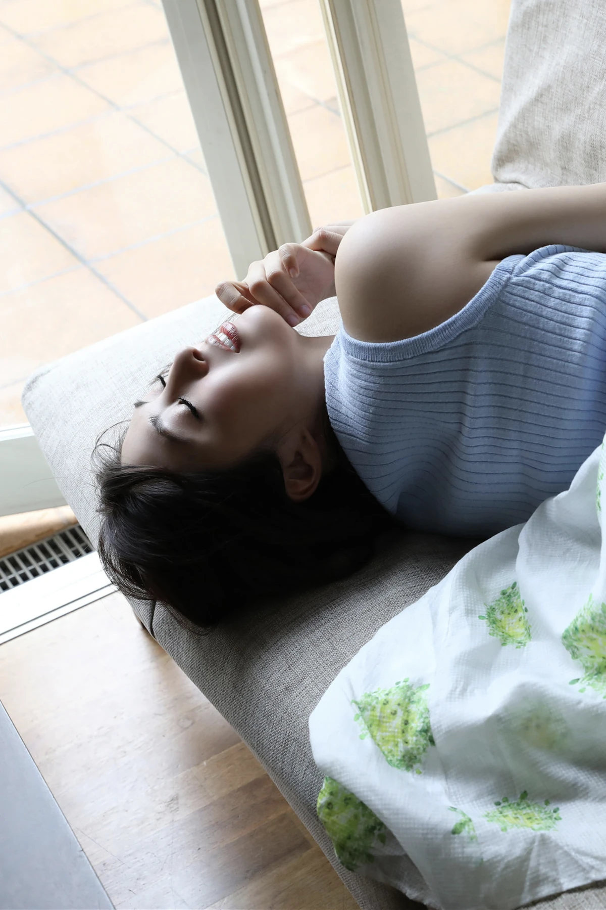 Iroha Yanagi 柳いろは, 写真集 「人妻のイ・ロ・ハ」 - P10