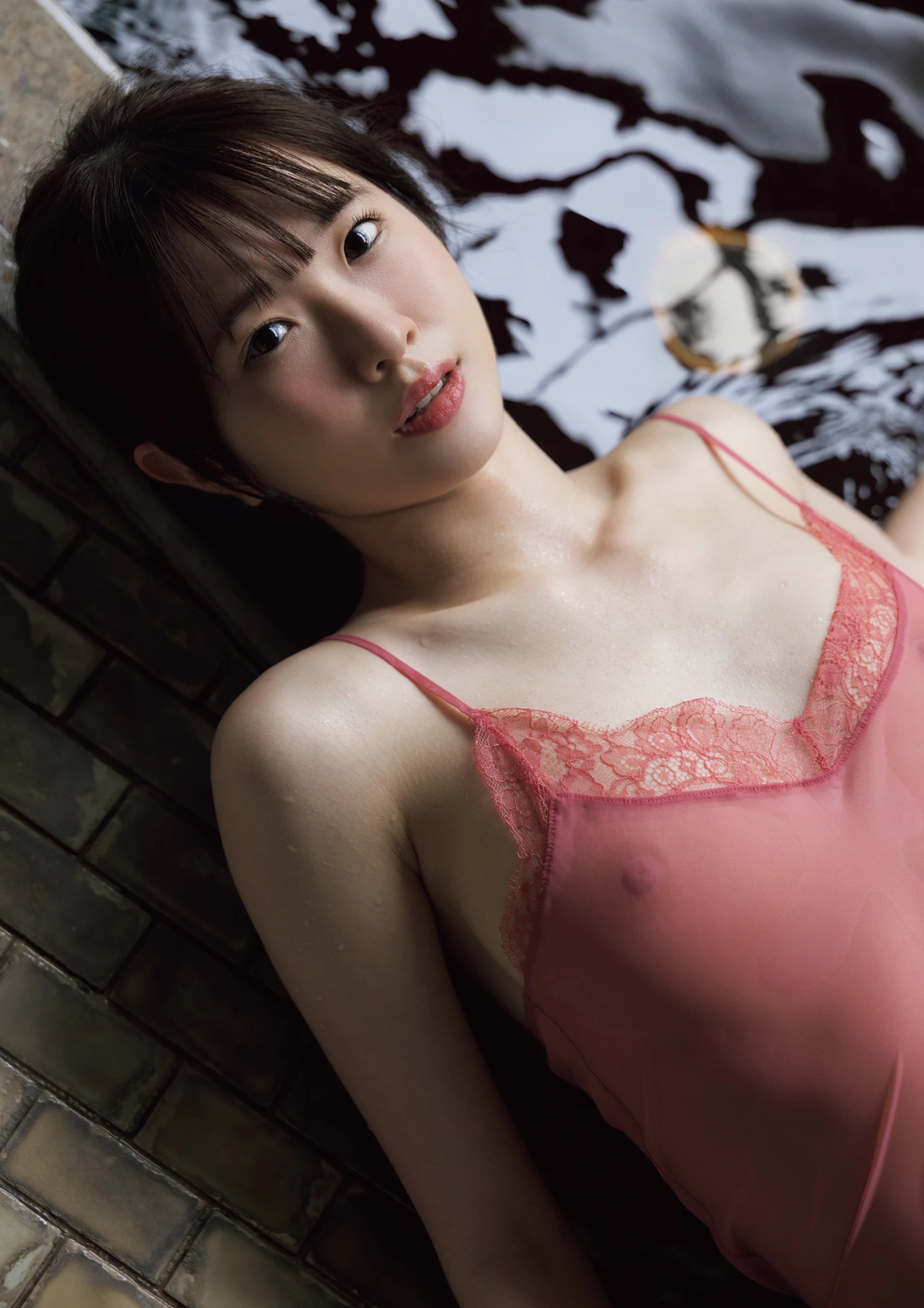 Emika Shirakami 白上咲花, 写真集 「Blooming」 Set.01 - P21