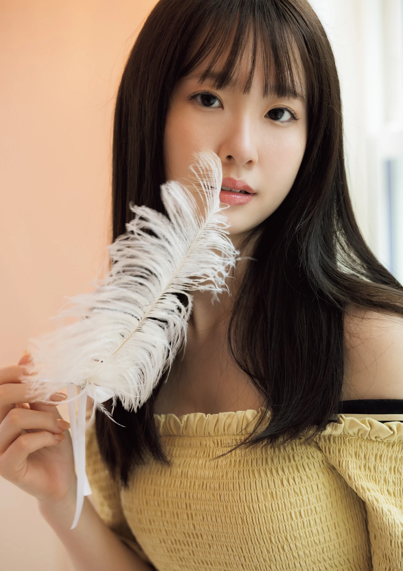 Emika Shirakami 白上咲花, 写真集 「Blooming」 Set.01 - P8
