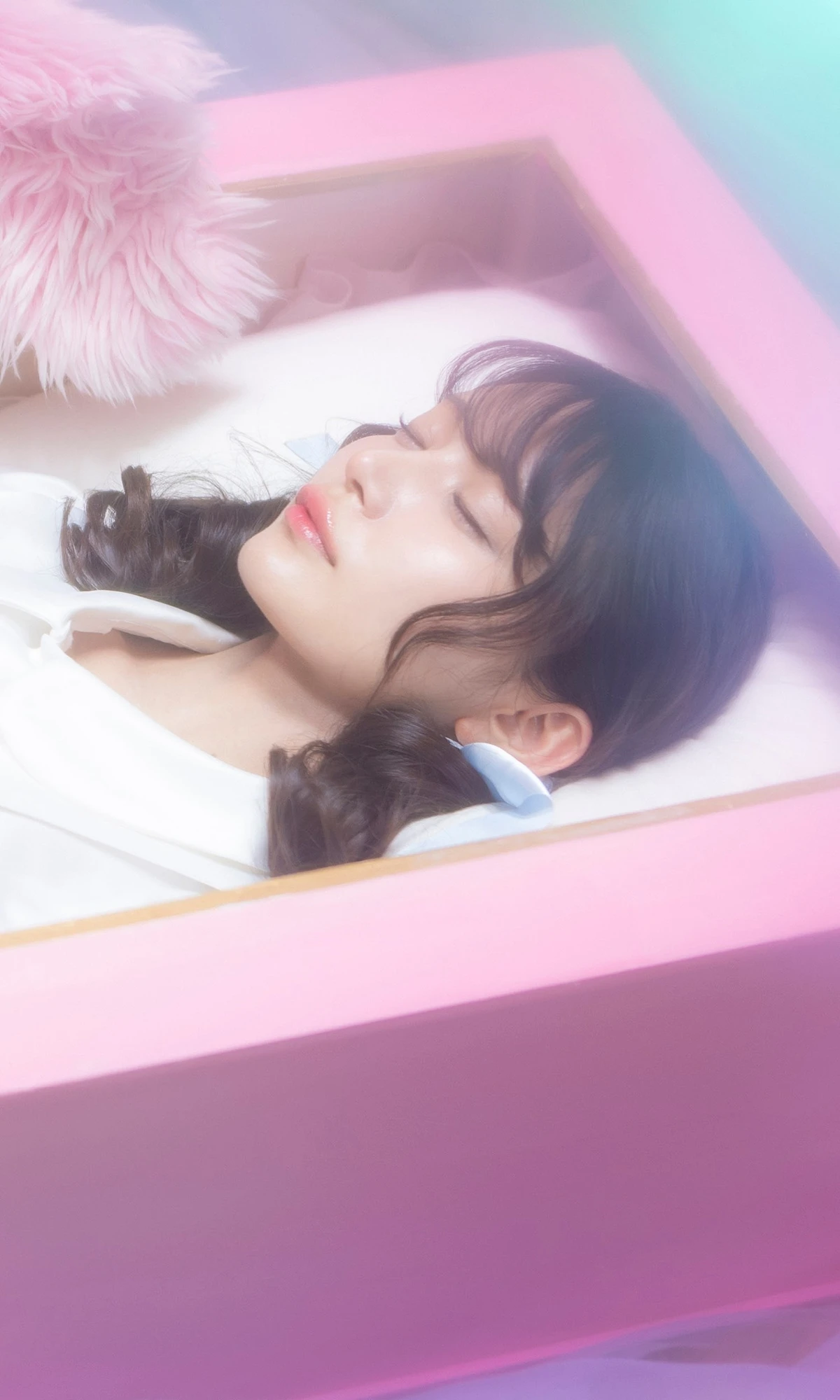 Sayaka Nitori 似鳥沙也加, 週プレ Photo Book 「好き好き好きずっと好き。」 Set.01 - P4