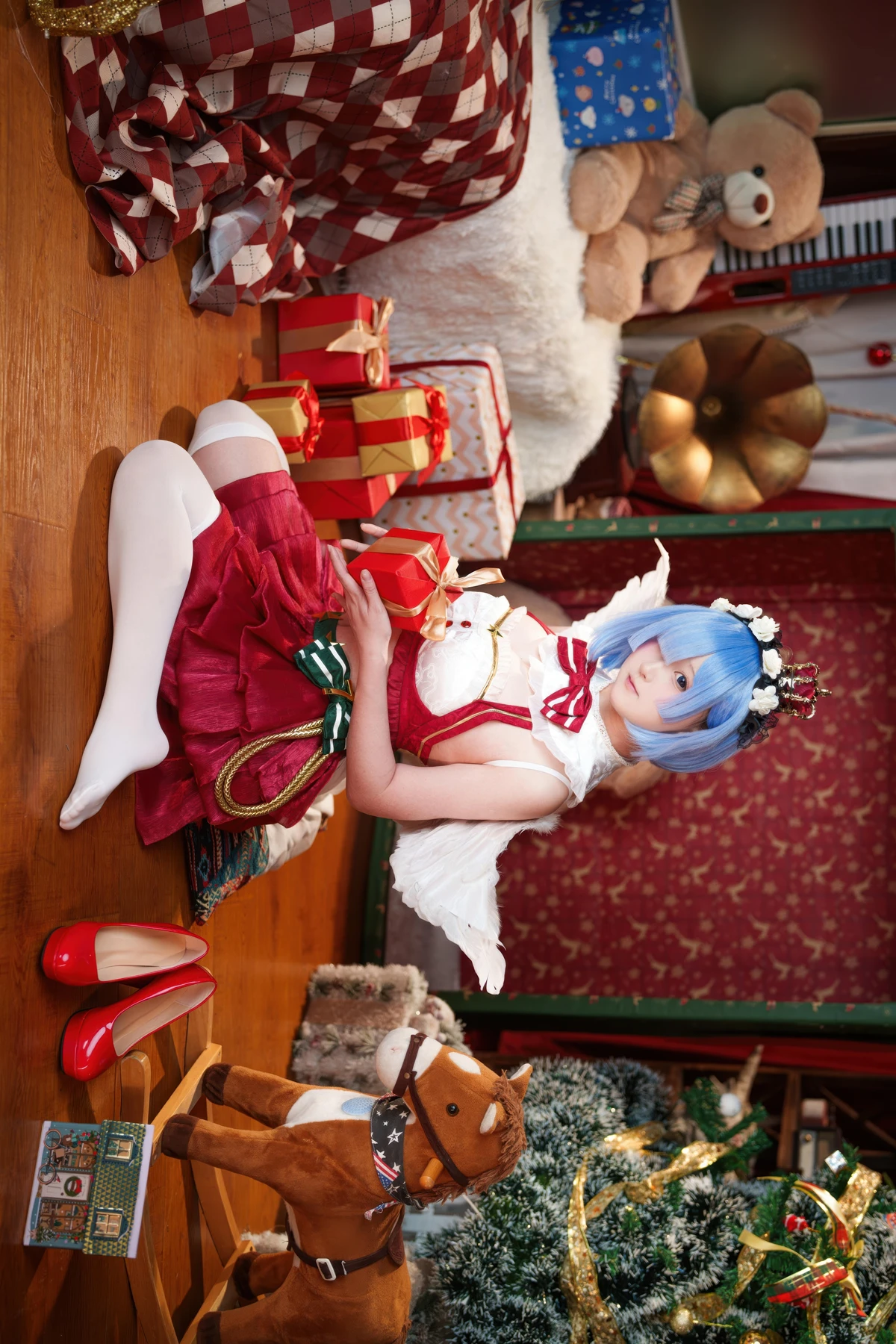 Cosplay Seele麦麦 – 蕾姆 圣诞物语 - P10