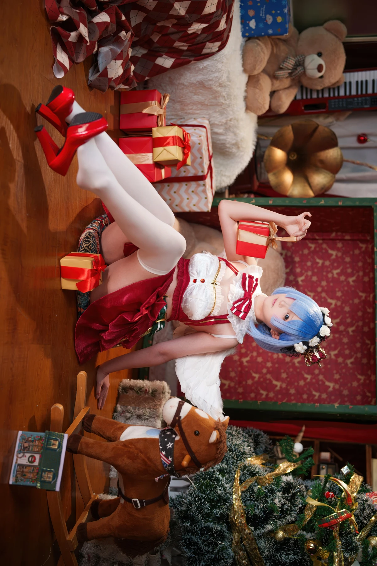 Cosplay Seele麦麦 – 蕾姆 圣诞物语 - P33