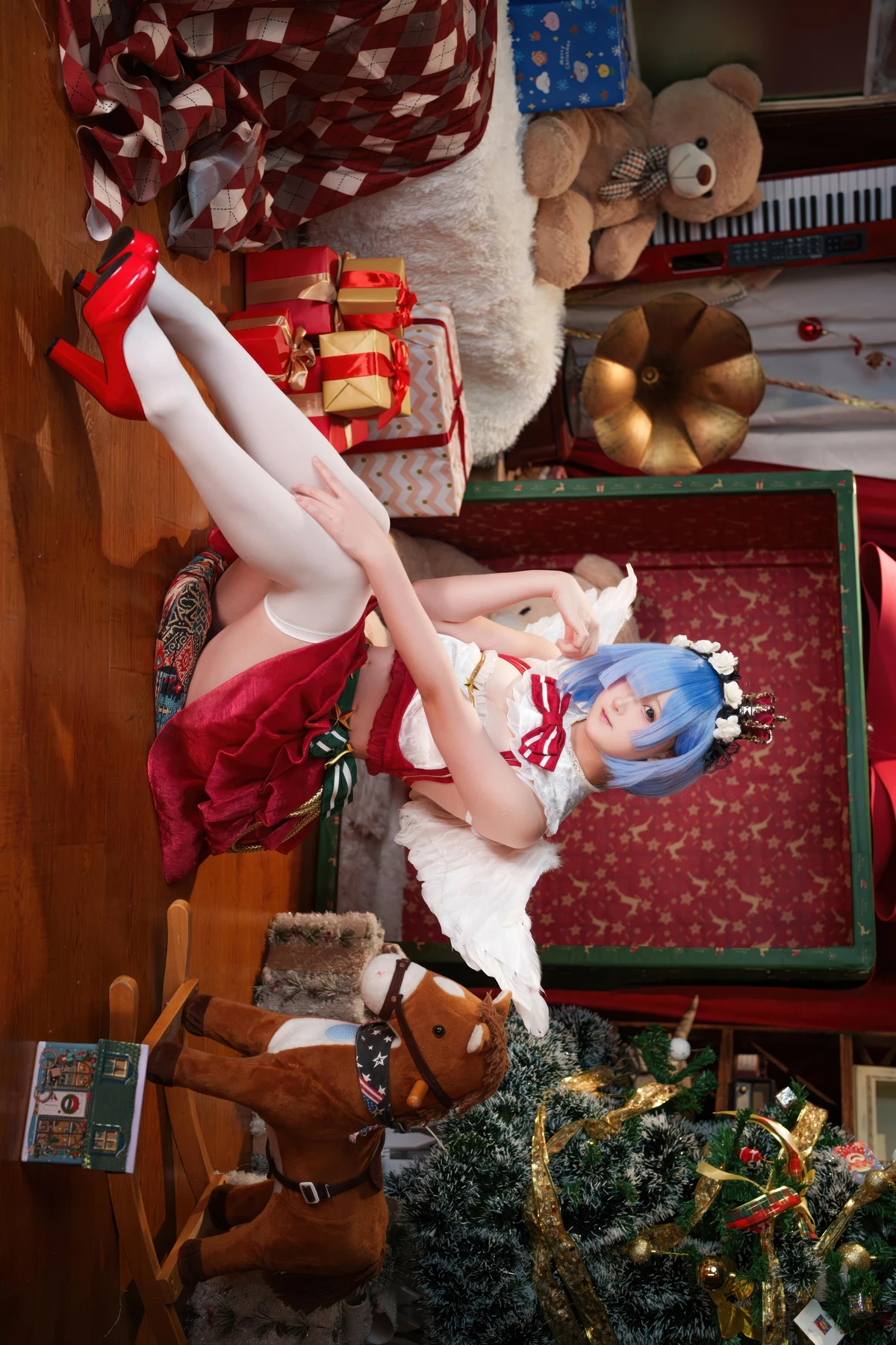 Cosplay Seele麦麦 – 蕾姆 圣诞物语 - P4