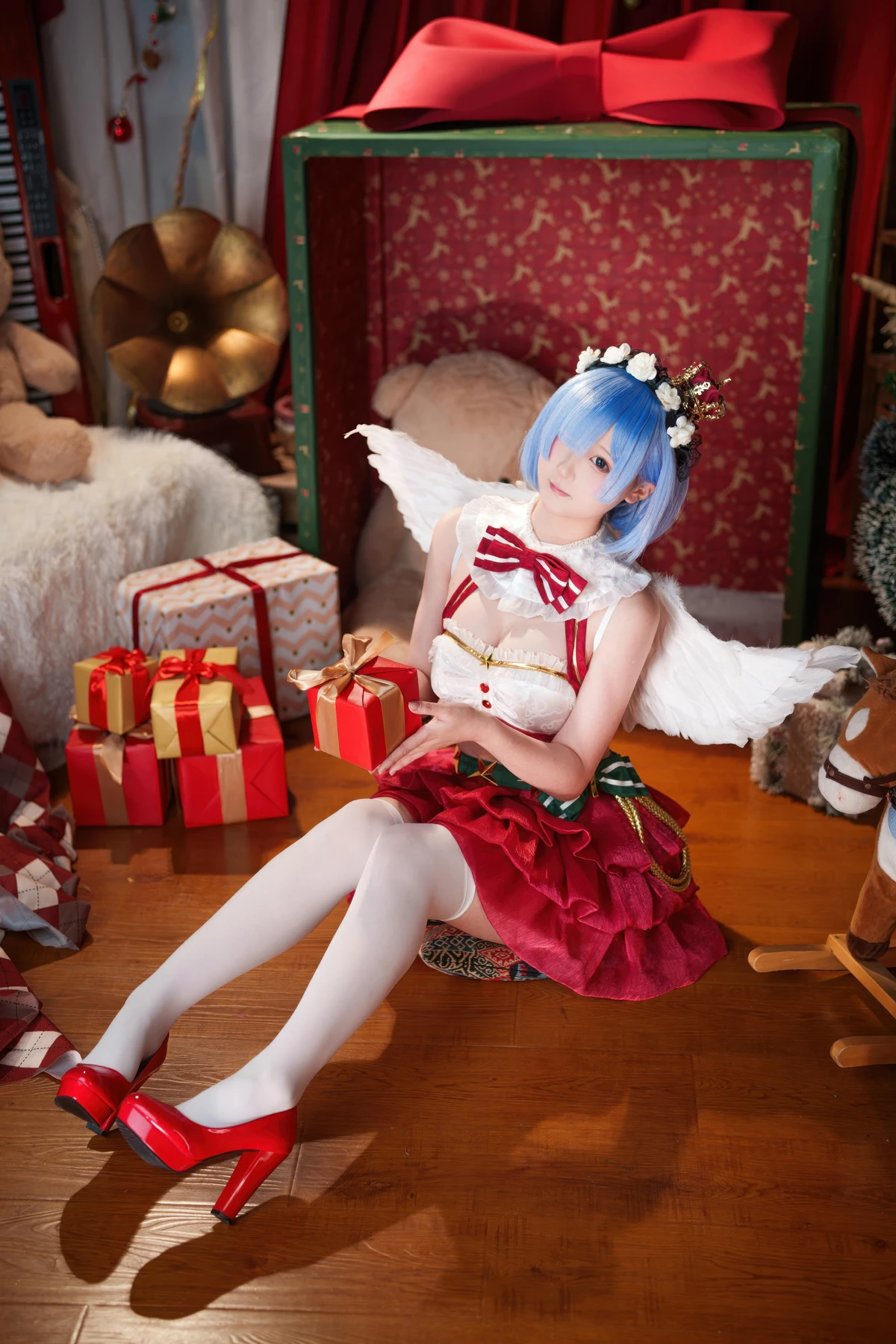 Cosplay Seele麦麦 – 蕾姆 圣诞物语 - P5