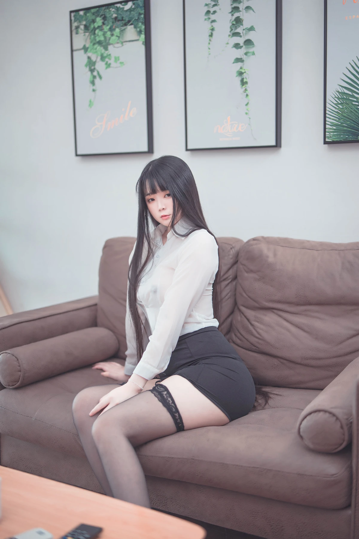 Cosplay 落落Raku – Weekday Eat Me - P11