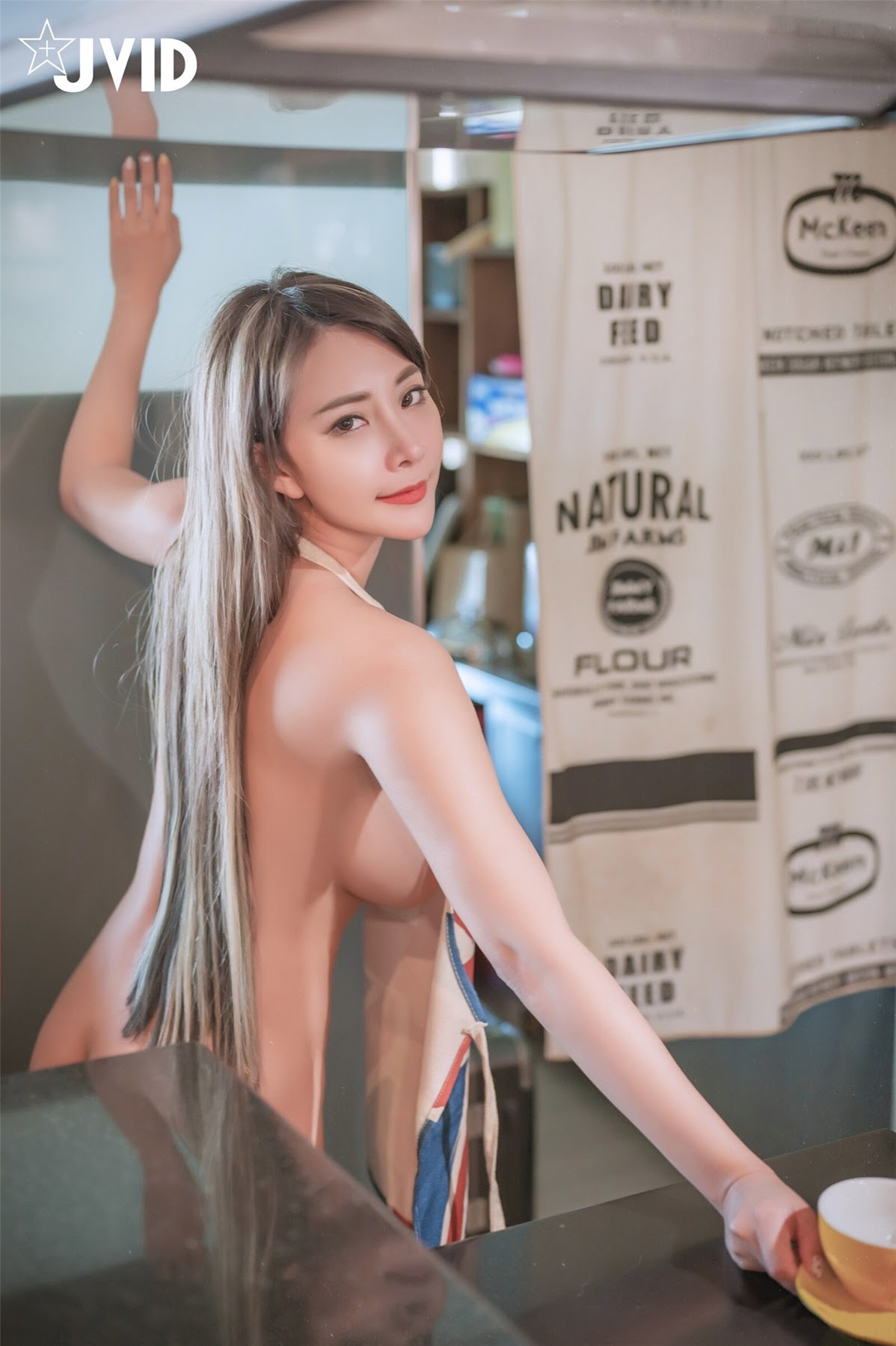 [JVID] Lele 樂樂 – 寂寞旅人咖啡馆 - P113