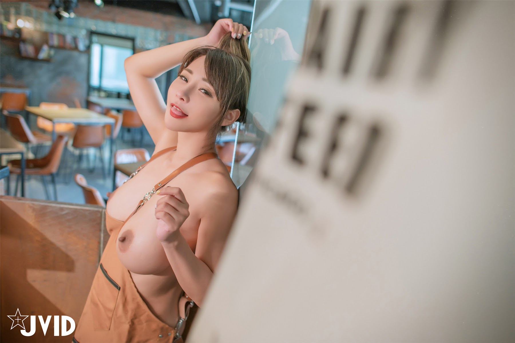 [JVID] Lele 樂樂 – 寂寞旅人咖啡馆 - P61