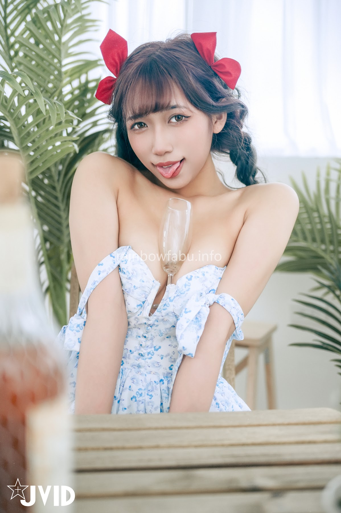 [JVID] 吳紫欣 – 戀愛感爆棚的野餐約會－紫欣❤️女友洋裝的肩帶滑下來了😳那乾脆就別穿了吧😍 - P12