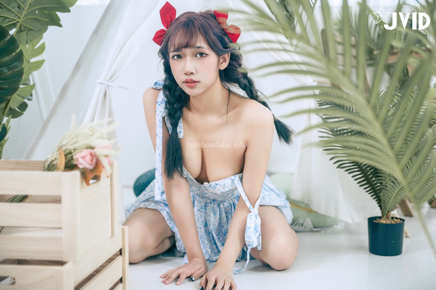 [JVID] 吳紫欣 – 戀愛感爆棚的野餐約會－紫欣❤️女友洋裝的肩帶滑下來了😳那乾脆就別穿了吧😍 - P64