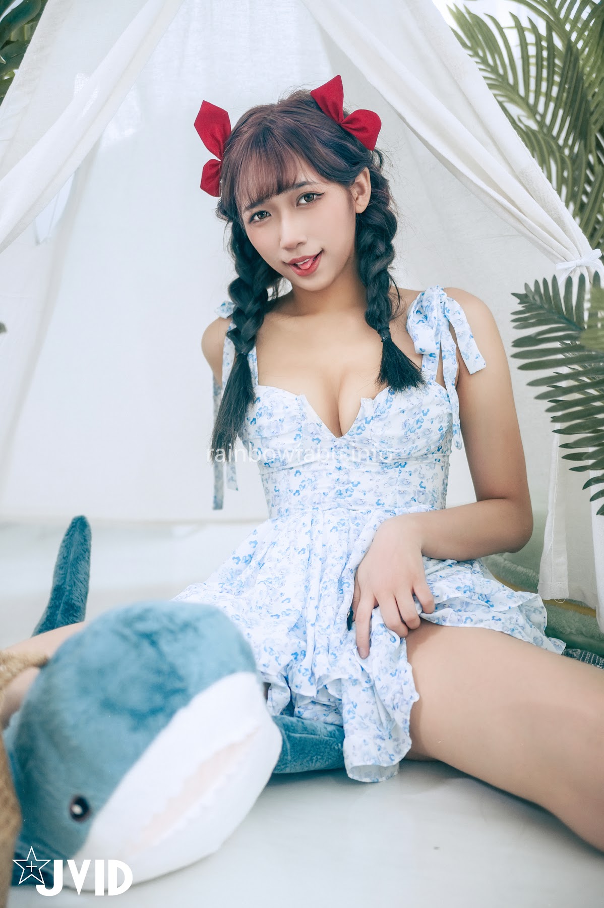[JVID] 吳紫欣 – 戀愛感爆棚的野餐約會－紫欣❤️女友洋裝的肩帶滑下來了😳那乾脆就別穿了吧😍 - P73