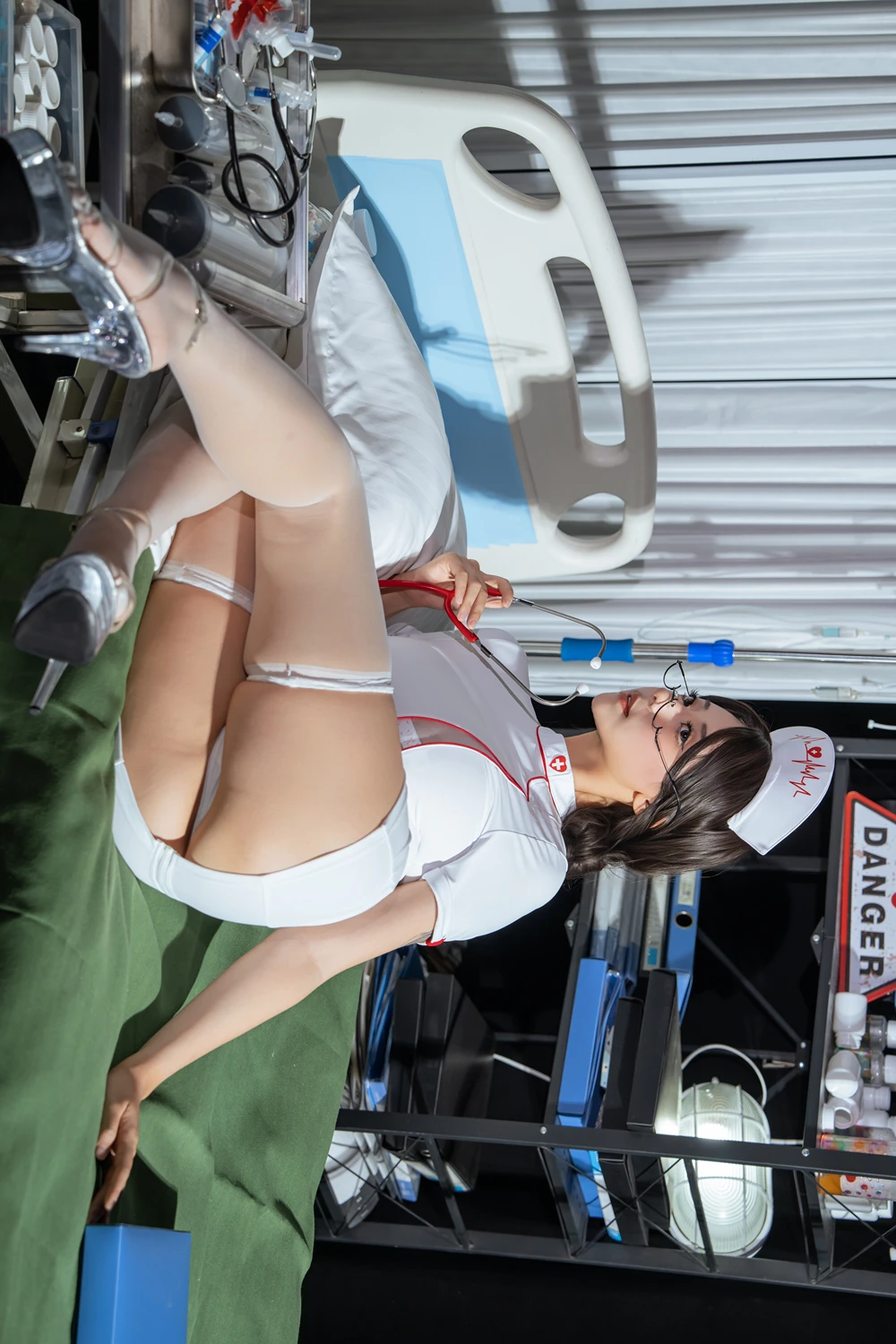 Cosplay 奈汐酱nice – 心动护士 - P25