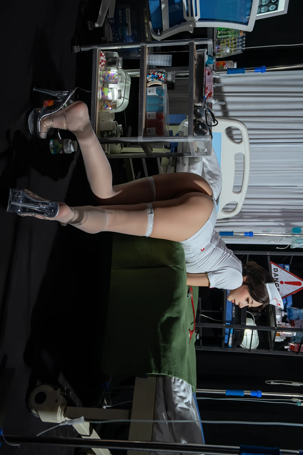 Cosplay 奈汐酱nice – 心动护士 - P49