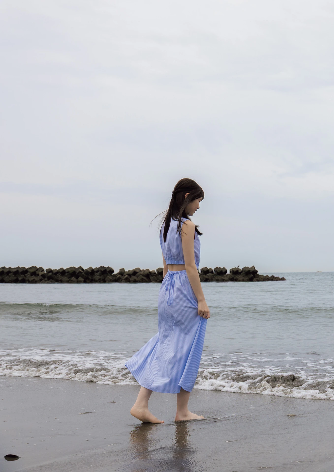 Emika Shirakami 白上咲花, 写真集 「Blooming」 Set.02 - P1