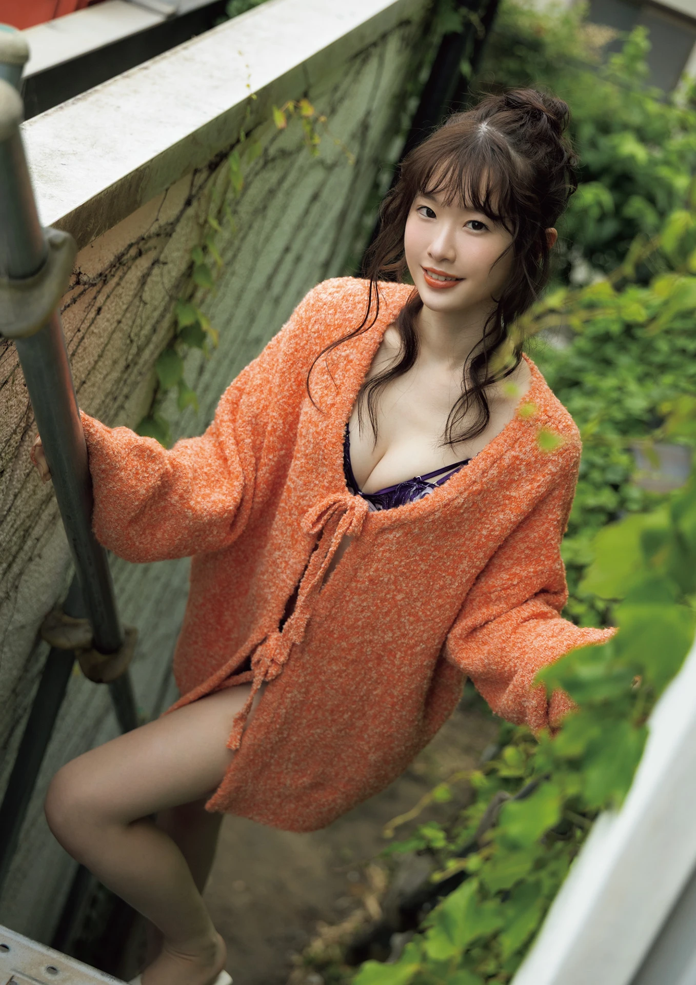 Emika Shirakami 白上咲花, 写真集 「Blooming」 Set.02 - P22