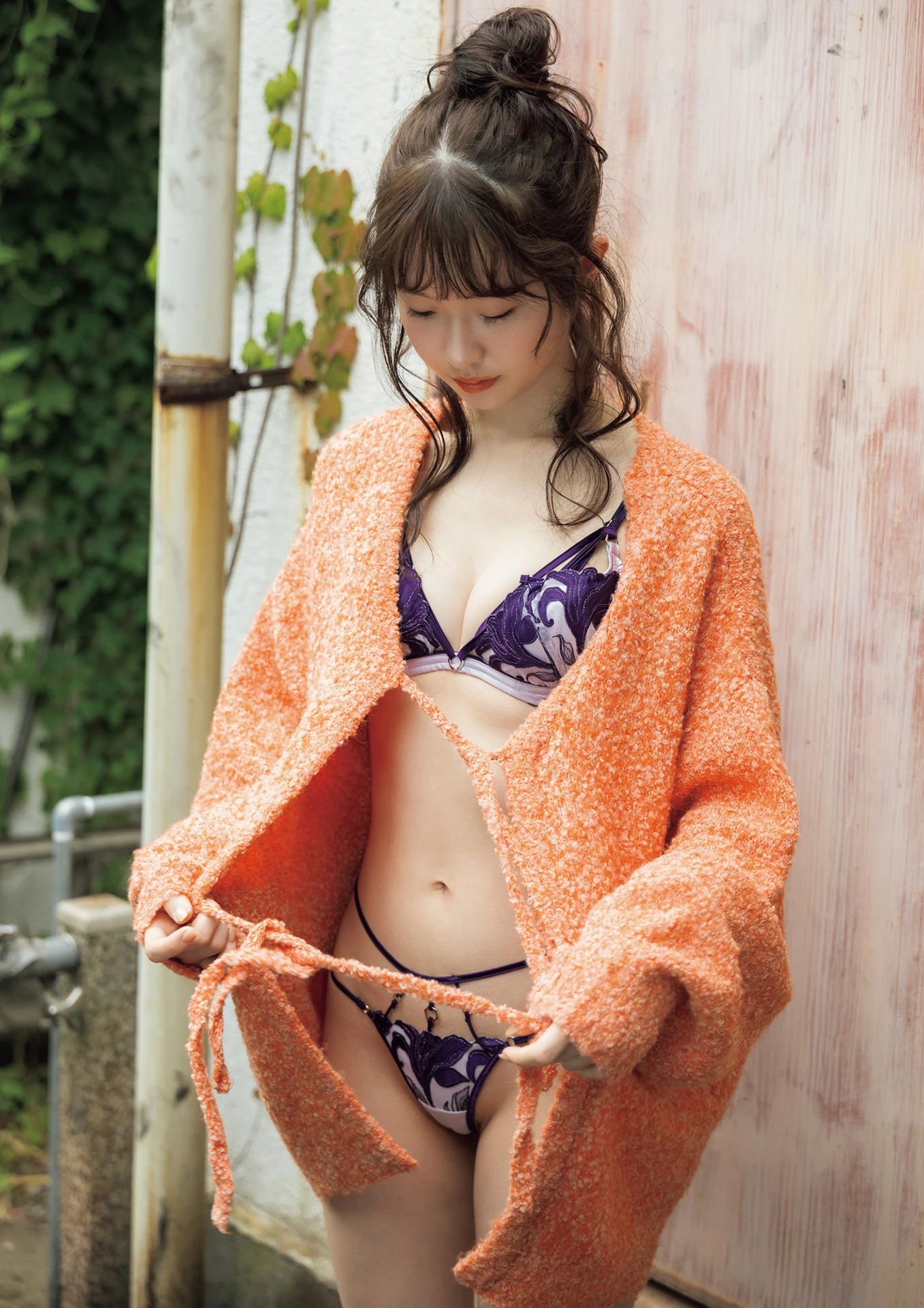 Emika Shirakami 白上咲花, 写真集 「Blooming」 Set.02 - P23