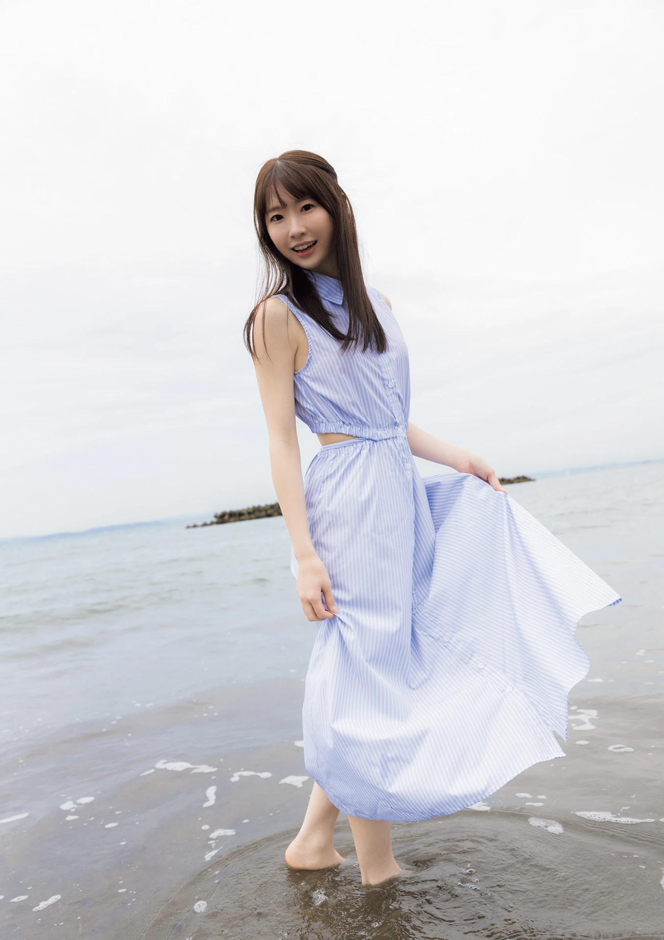 Emika Shirakami 白上咲花, 写真集 「Blooming」 Set.02 - P2