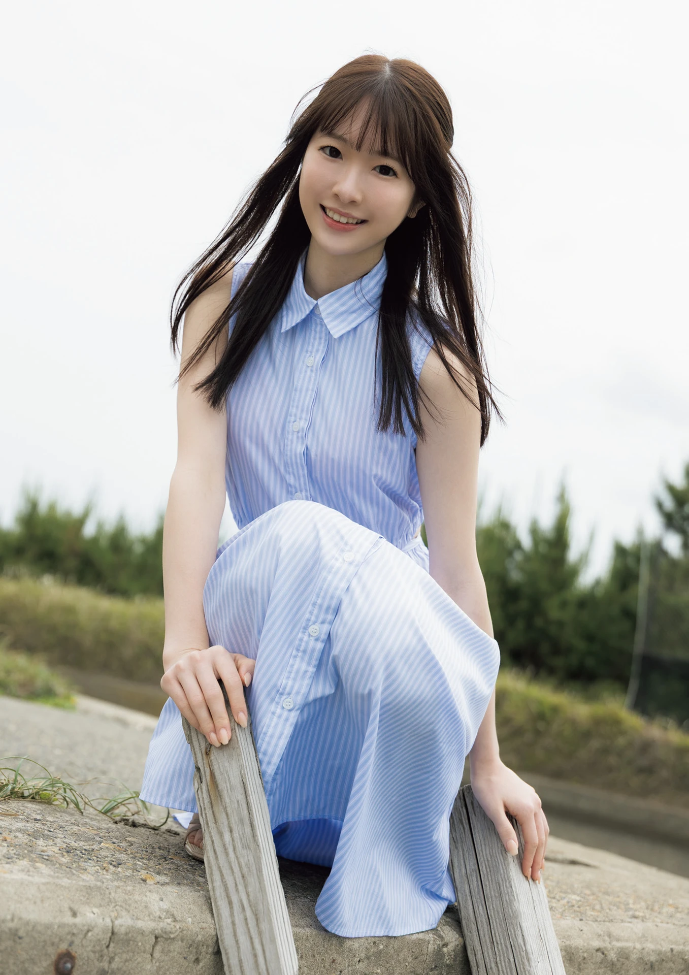Emika Shirakami 白上咲花, 写真集 「Blooming」 Set.02 - P3