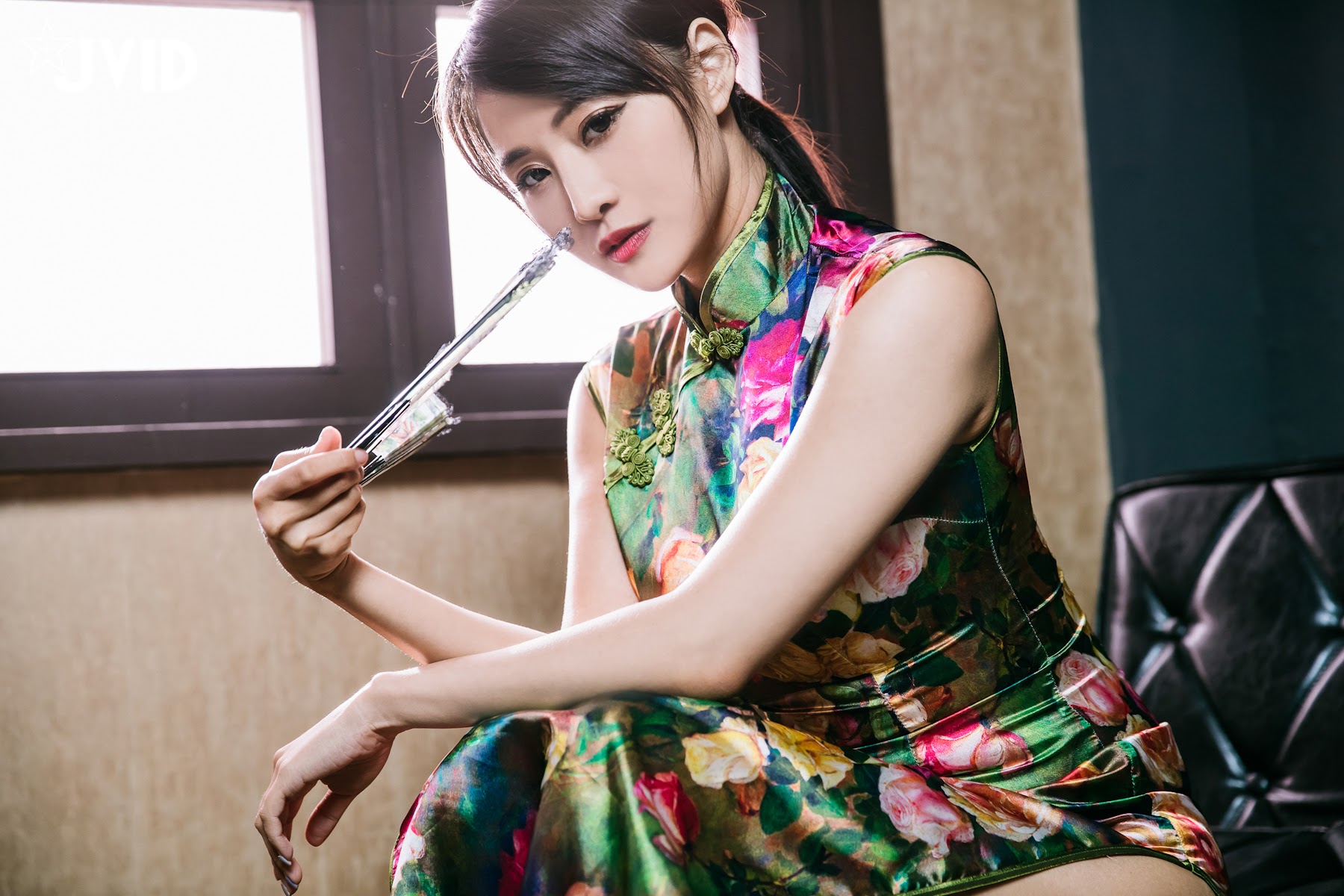 [JVID] Lele 樂樂 – 性感女神樂樂旗袍裝 - P4