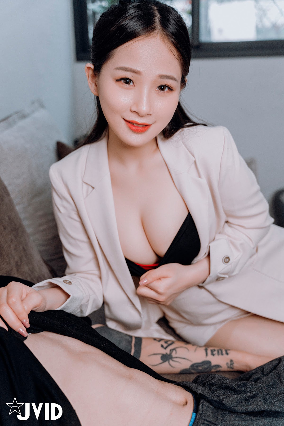 [JVID] 婕咪 Juice – 飛機杯到府推銷員 - P60