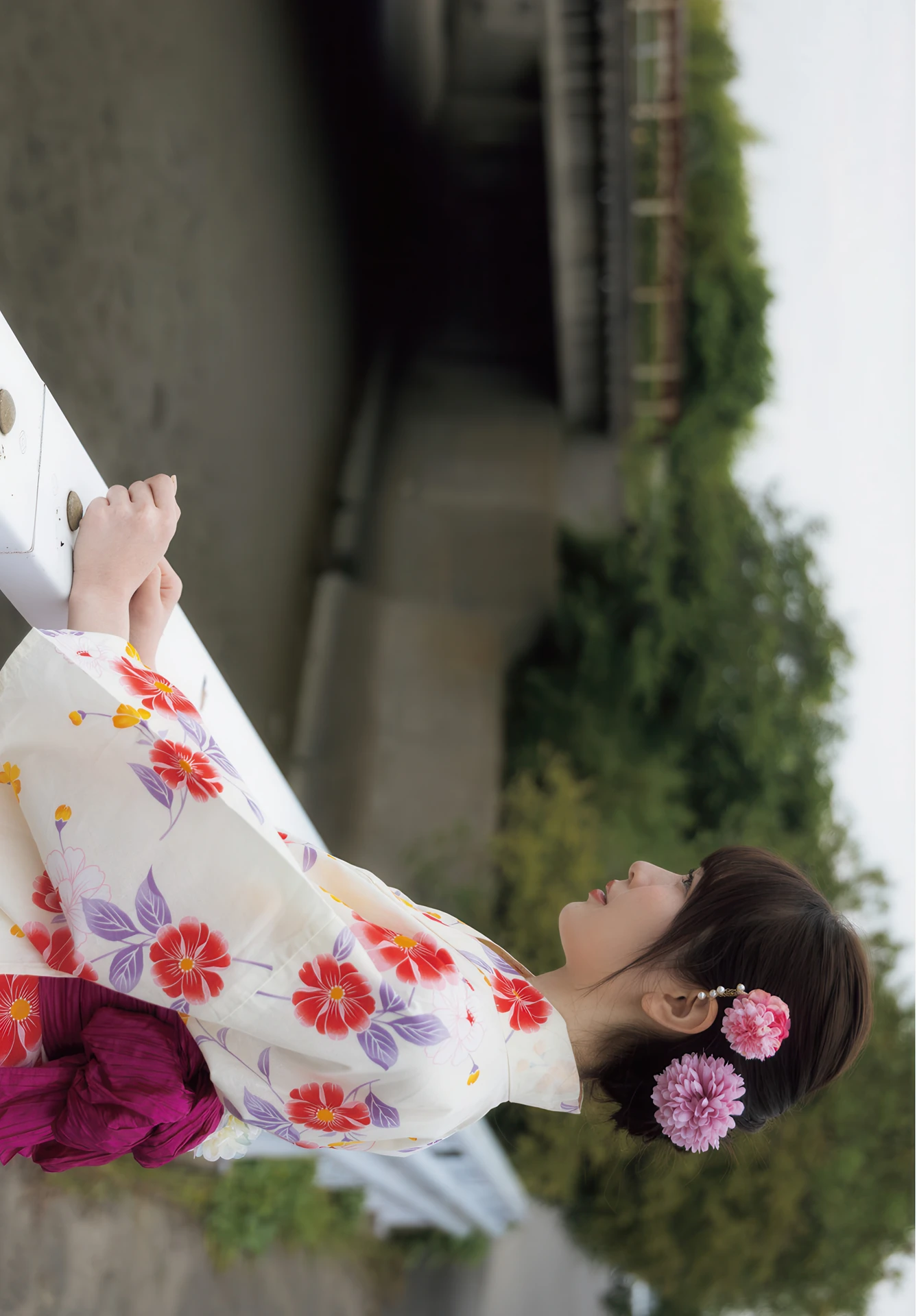 Emika Shirakami 白上咲花, 写真集 「Blooming」 Set.03 - P18