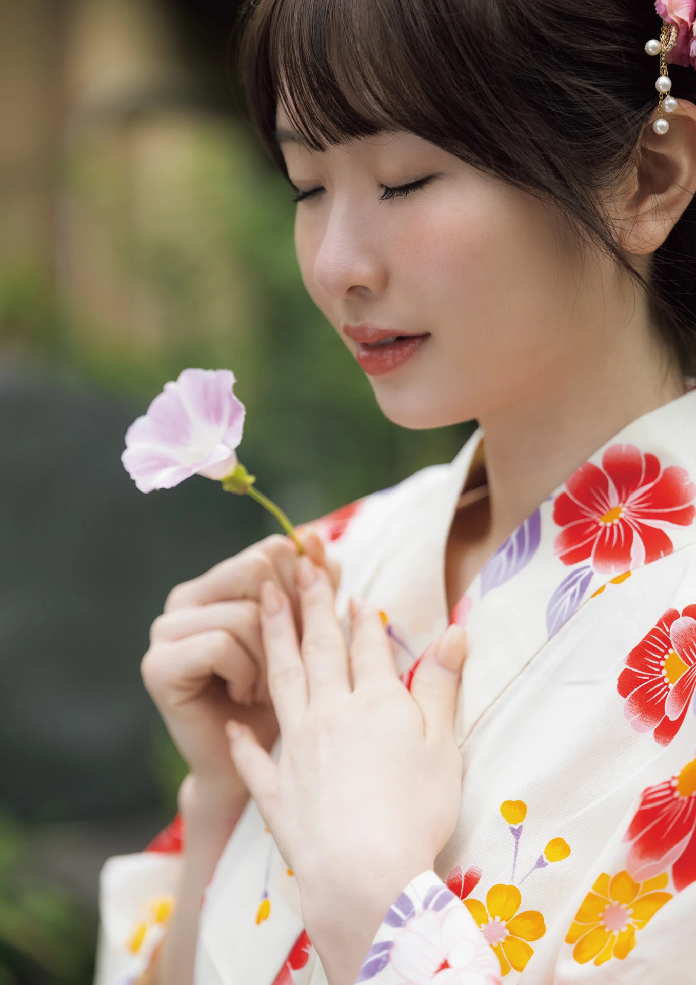 Emika Shirakami 白上咲花, 写真集 「Blooming」 Set.03 - P19
