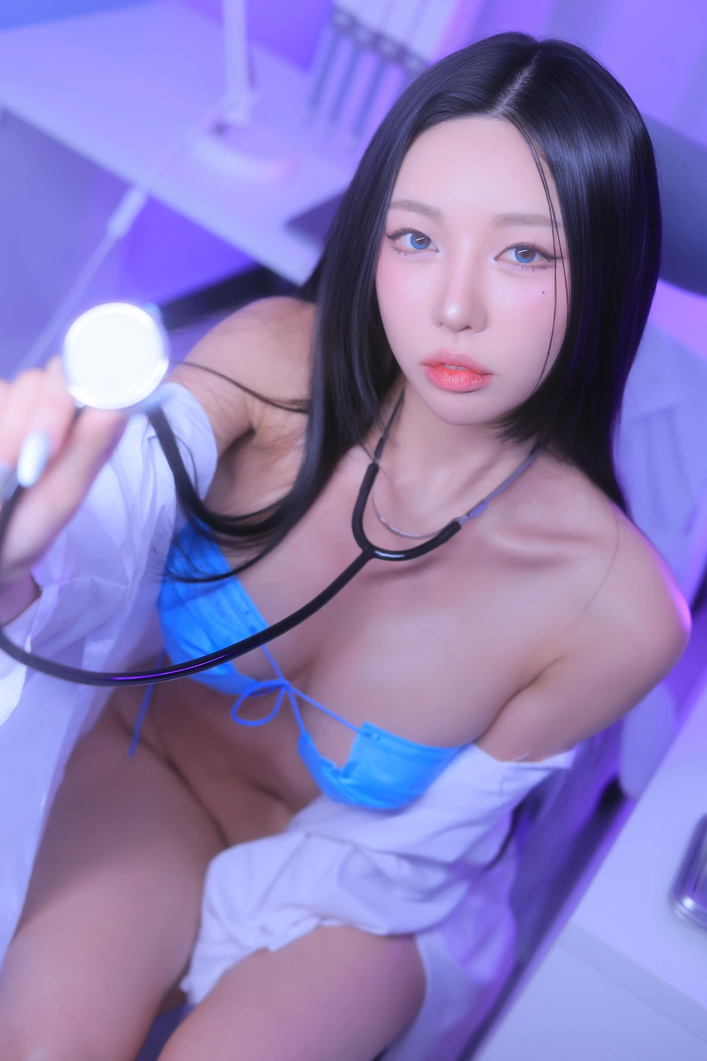 Dongeuran 동그란, PhotoBook 「Mad Doctor」 Set.01 - P42