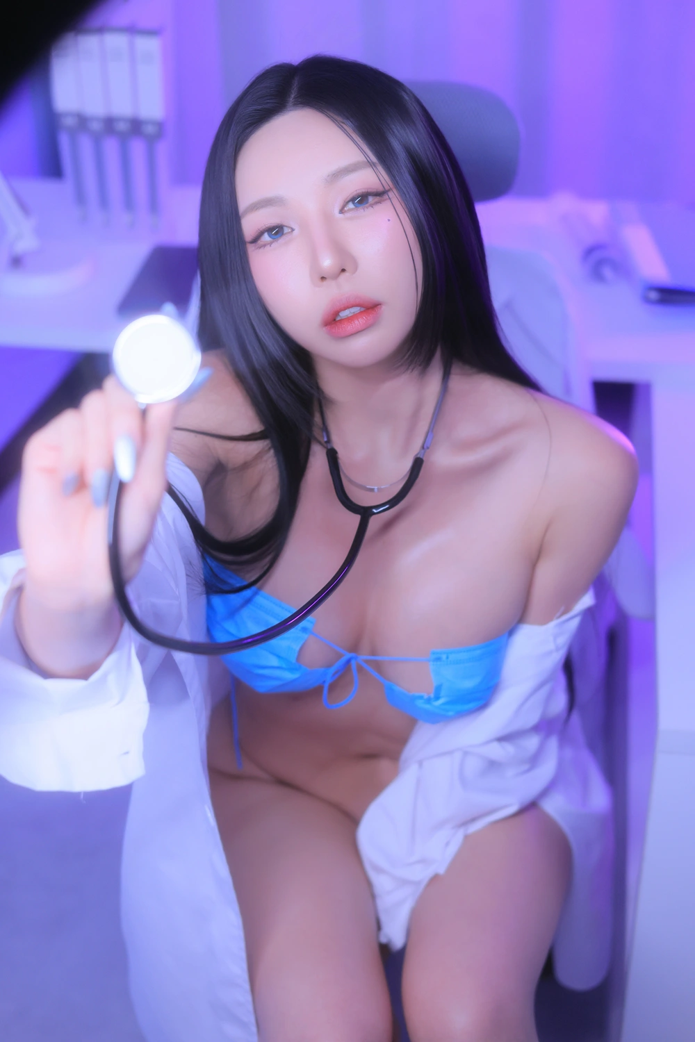 Dongeuran 동그란, PhotoBook 「Mad Doctor」 Set.01 - P44