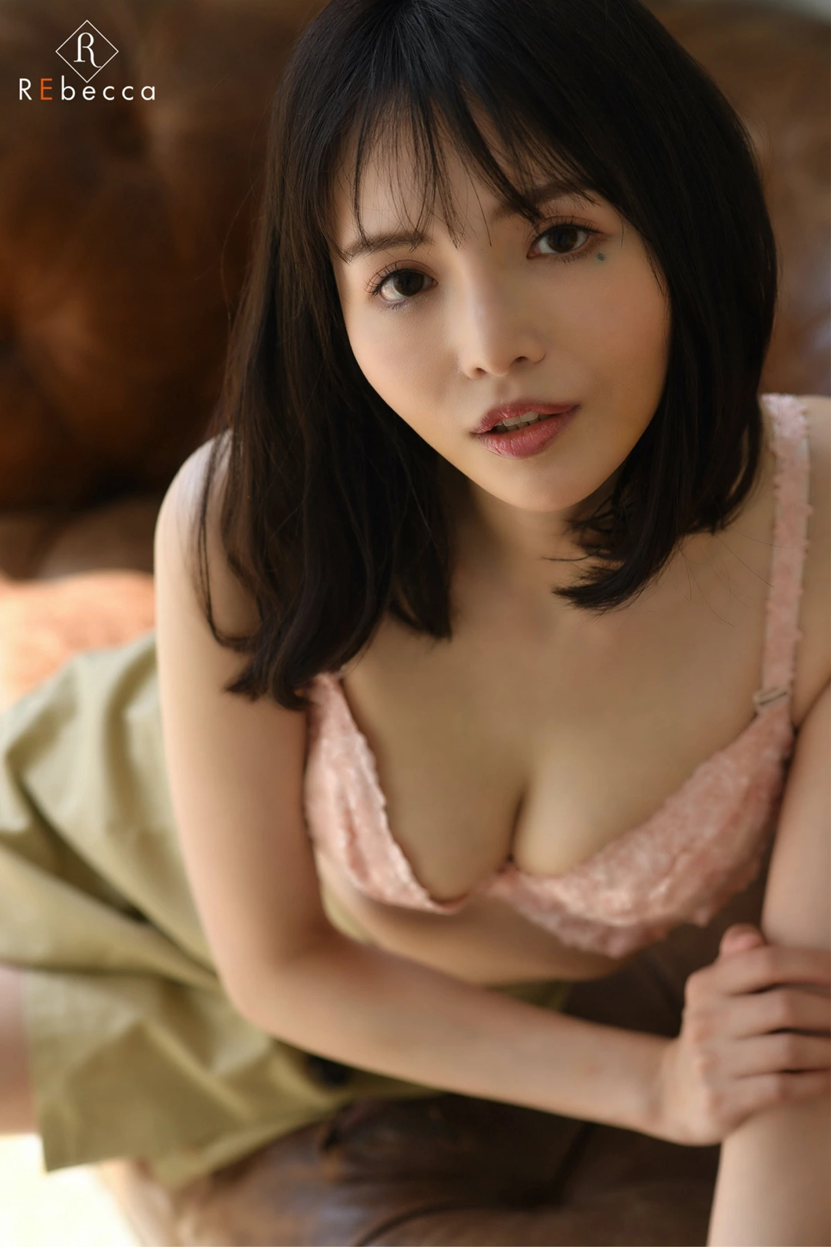 Riona Hirose 広瀬りおな, REbecca 写真集 「Touch Your Heart」 - P11