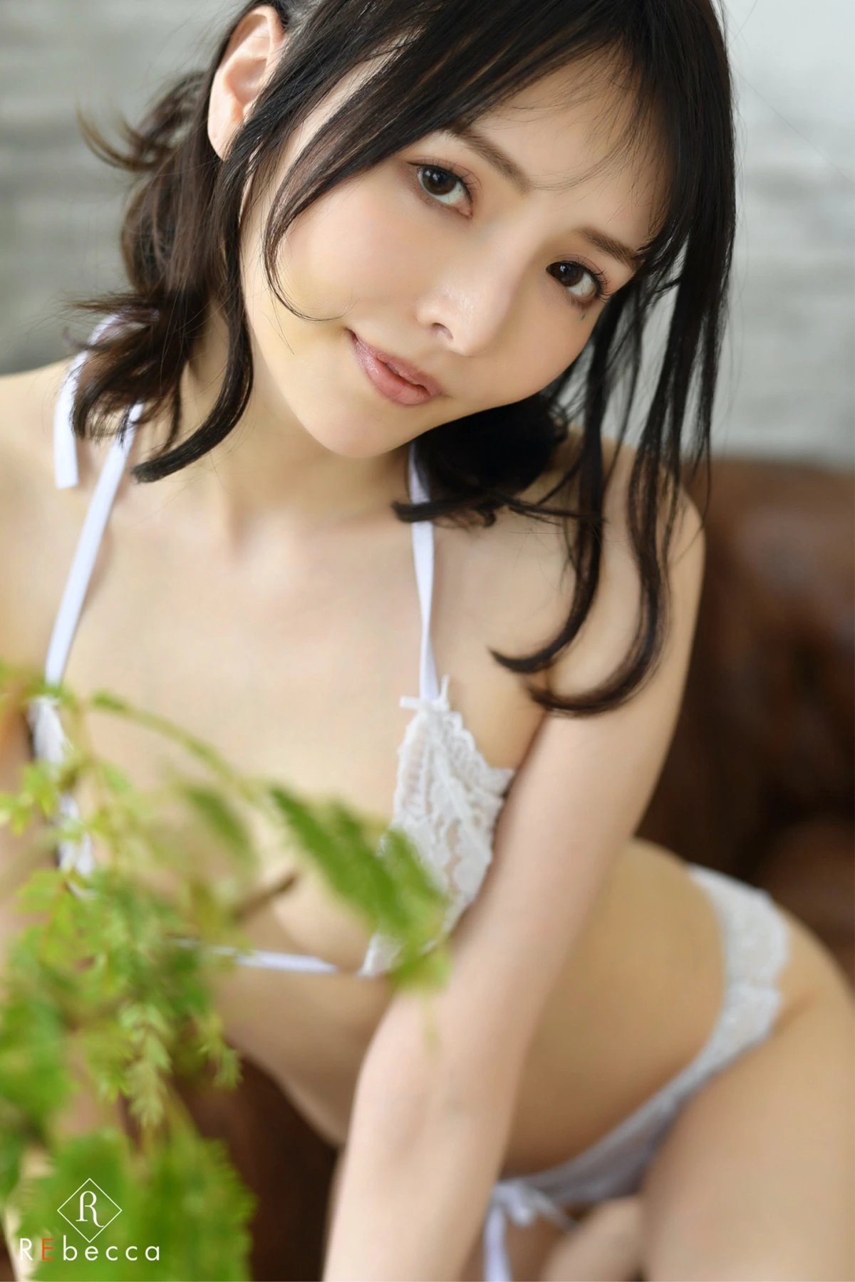 Riona Hirose 広瀬りおな, REbecca 写真集 「Touch Your Heart」 - P27