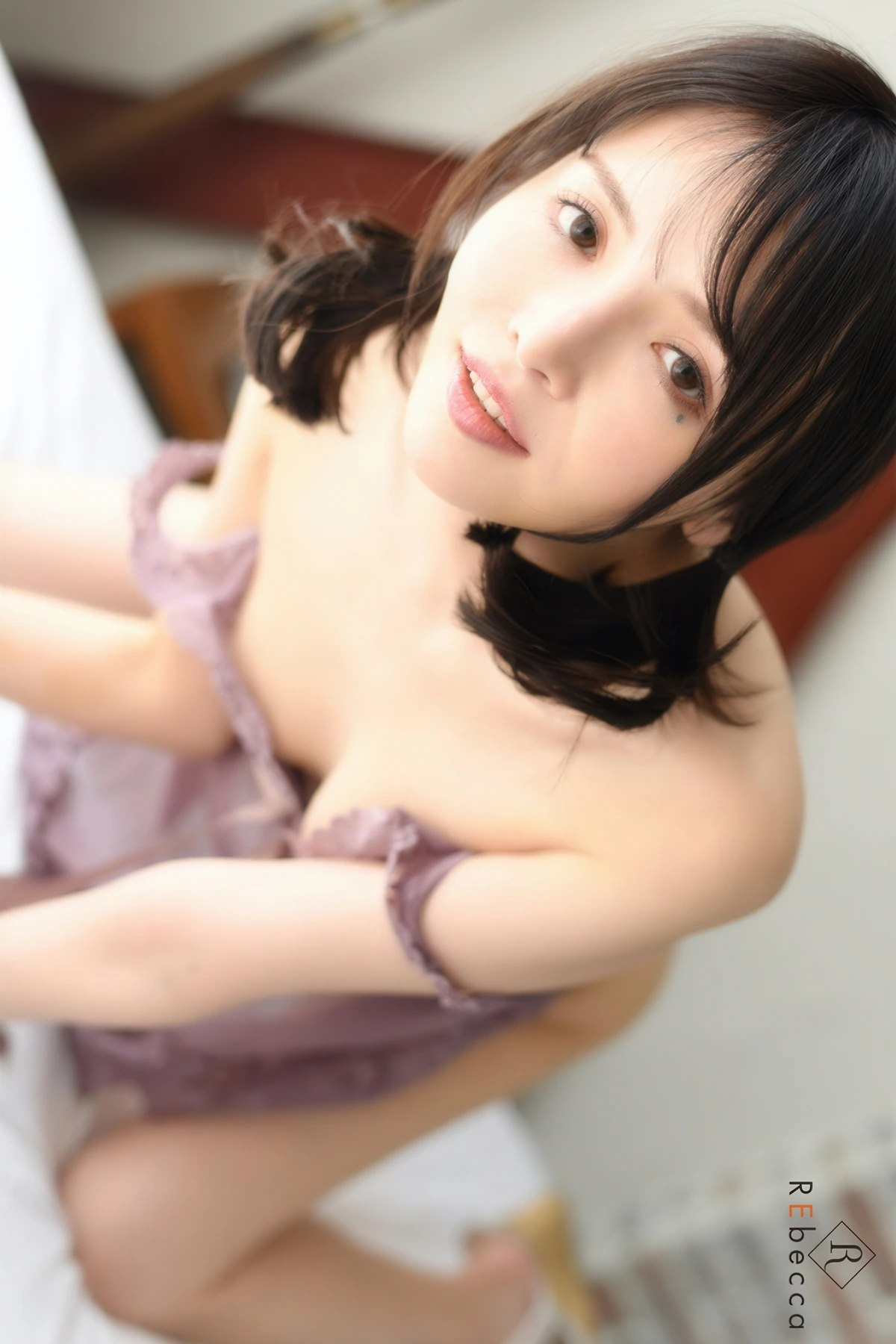 Riona Hirose 広瀬りおな, REbecca 写真集 「Touch Your Heart」 - P44
