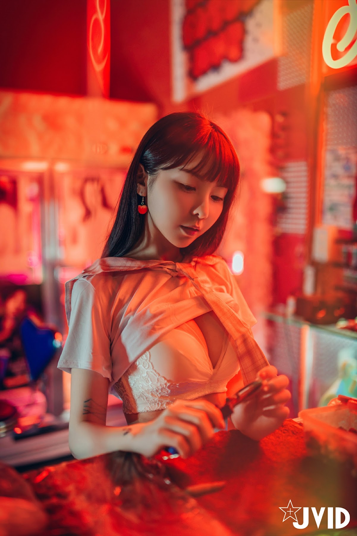 [JVID] 辰辰 & 胎尼 – 檳榔西施情色妄想 - P184