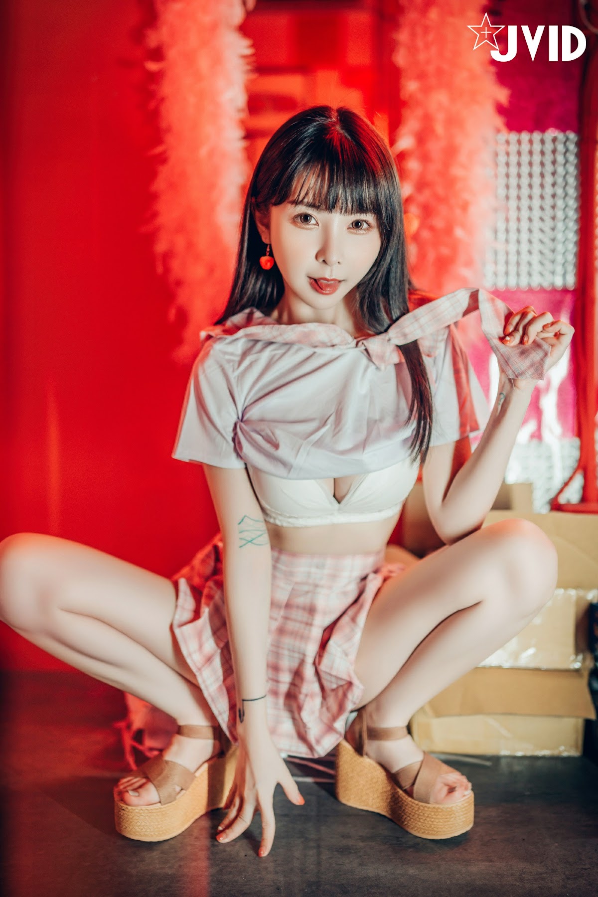 [JVID] 辰辰 & 胎尼 – 檳榔西施情色妄想 - P210