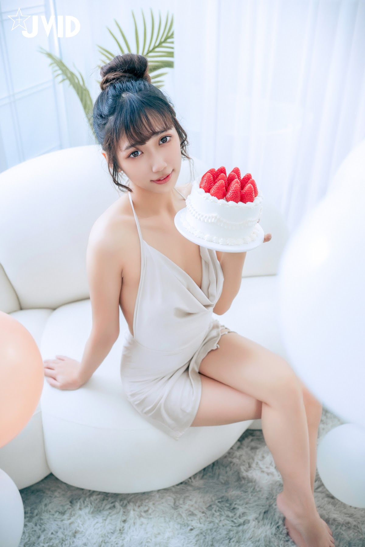[JVID] 井野奈 & 肉包 – 色慾融合の閨蜜慶生派對 - P11