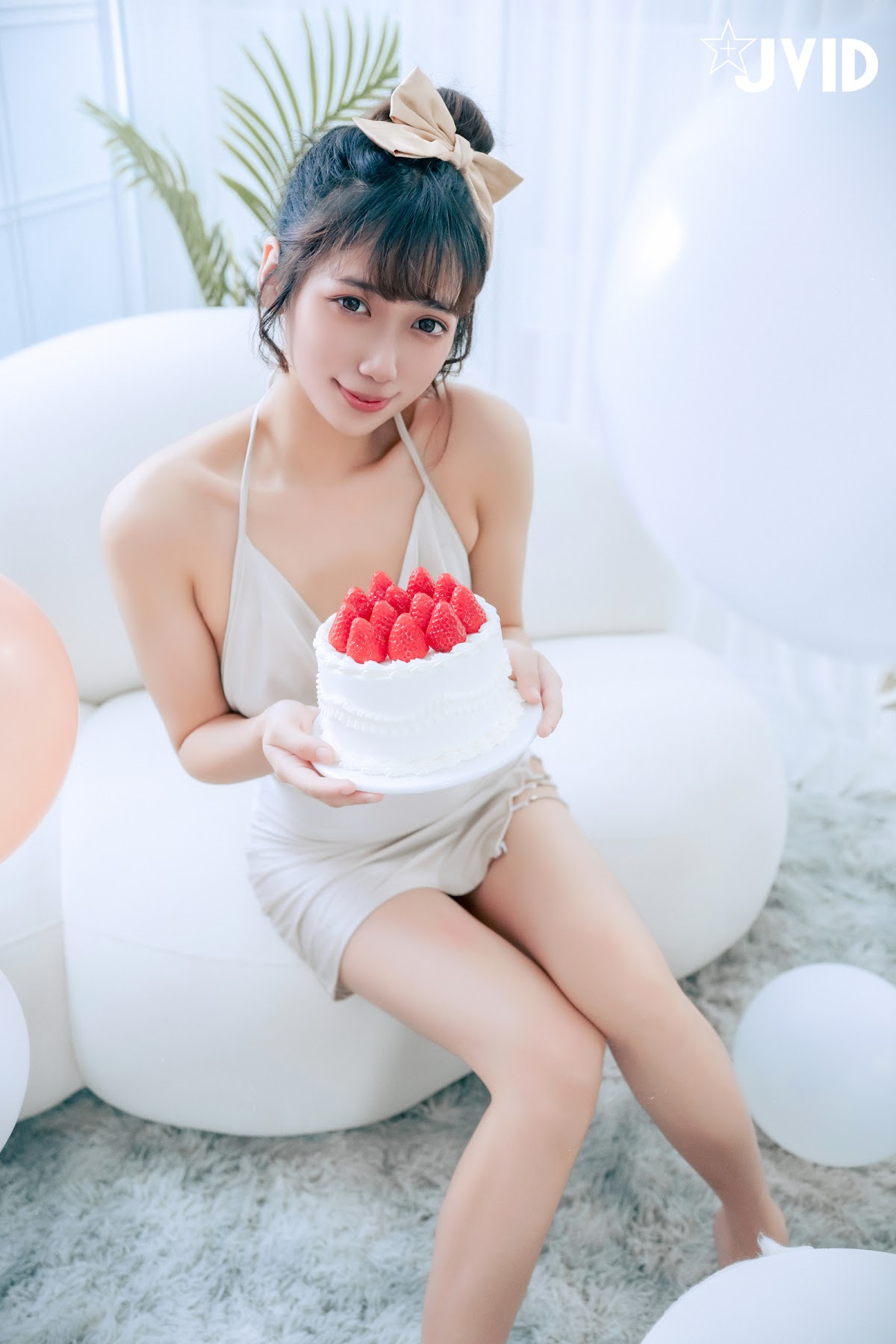 [JVID] 井野奈 & 肉包 – 色慾融合の閨蜜慶生派對 - P12