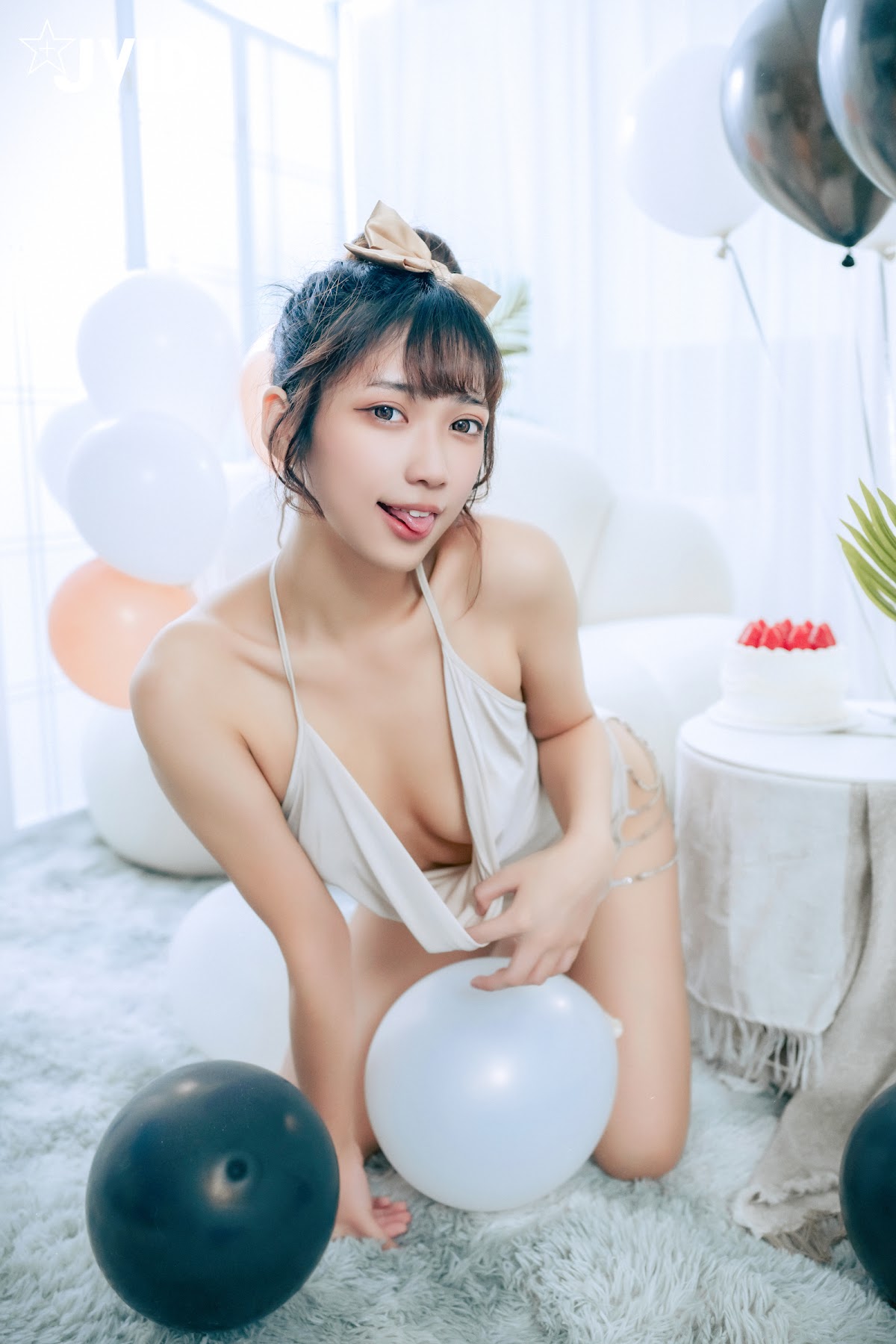[JVID] 井野奈 & 肉包 – 色慾融合の閨蜜慶生派對 - P17