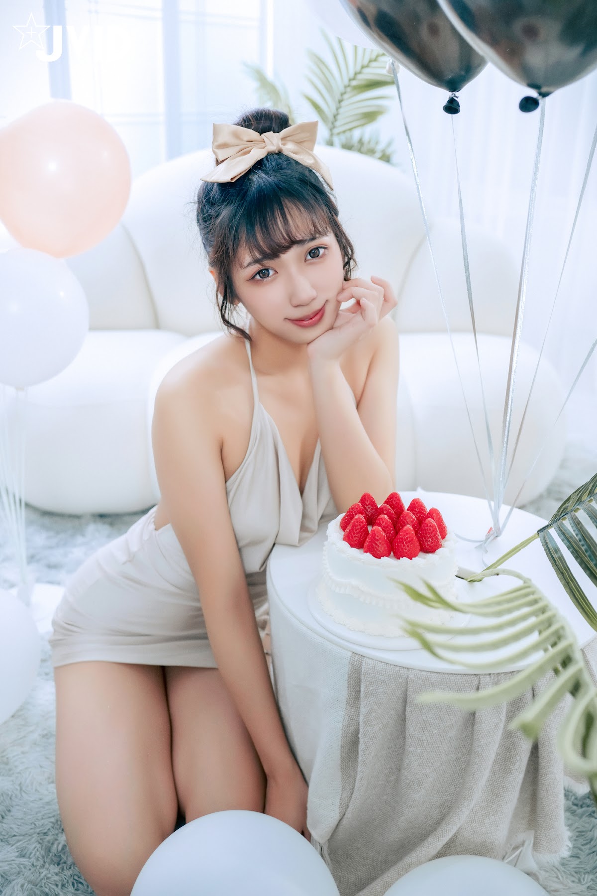 [JVID] 井野奈 & 肉包 – 色慾融合の閨蜜慶生派對 - P18