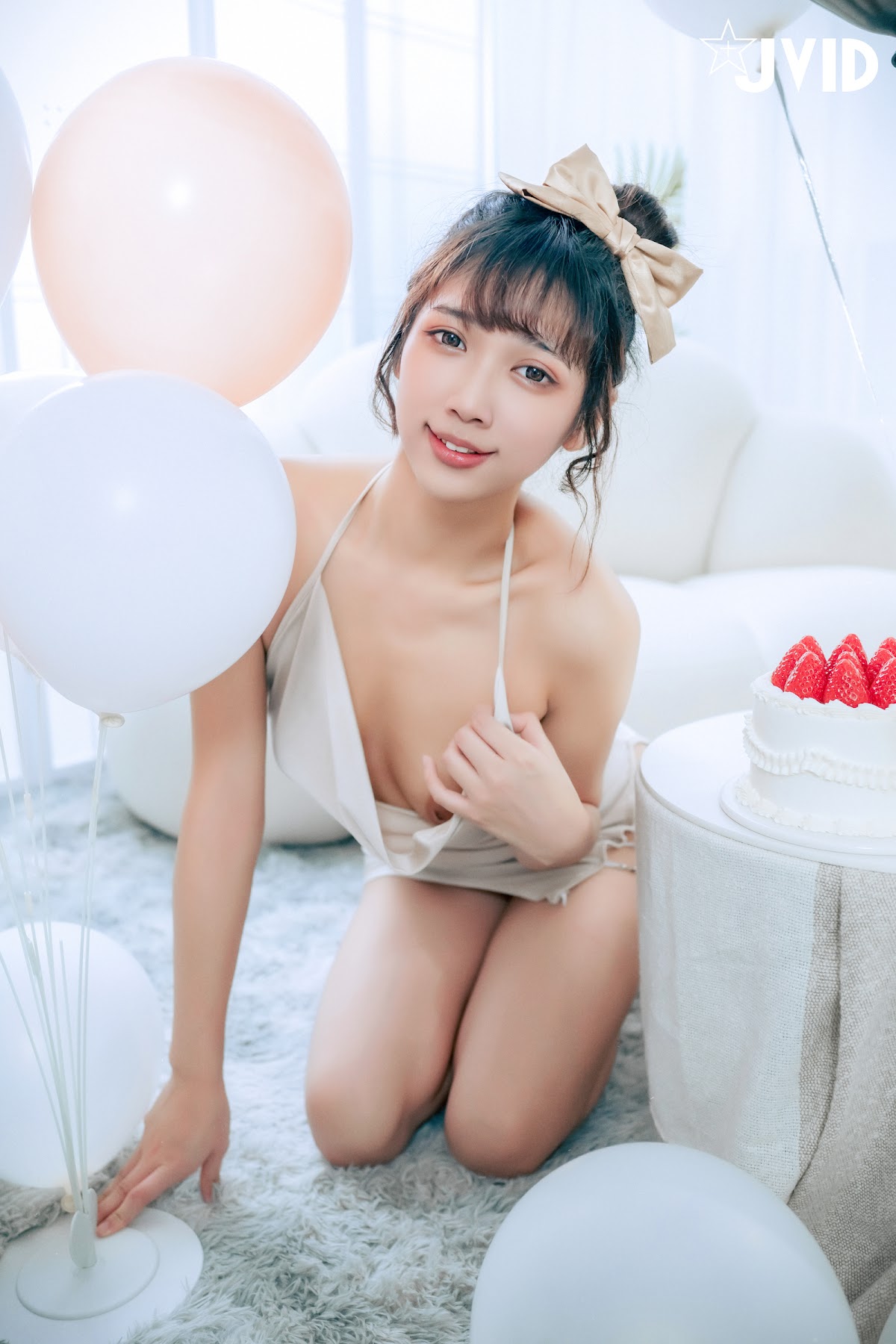[JVID] 井野奈 & 肉包 – 色慾融合の閨蜜慶生派對 - P19