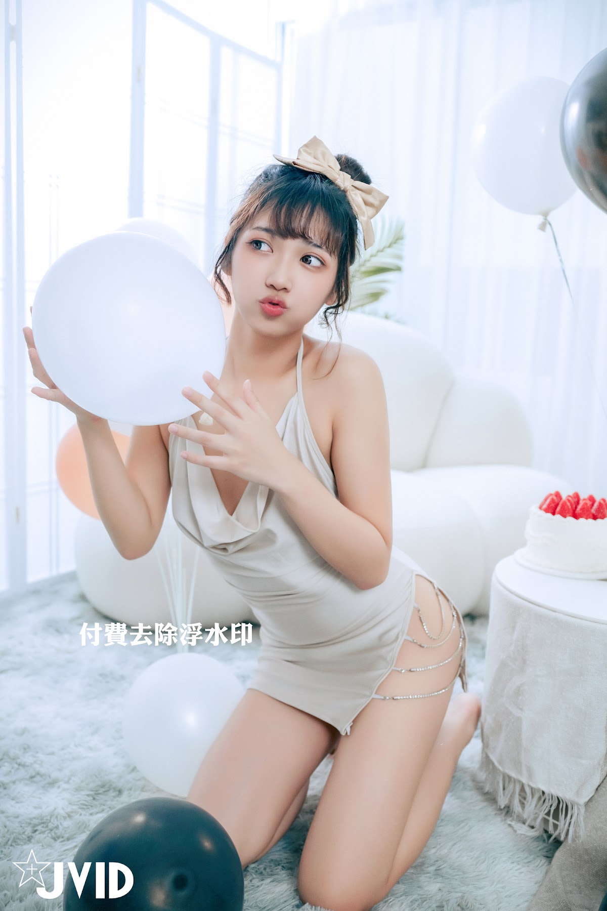 [JVID] 井野奈 & 肉包 – 色慾融合の閨蜜慶生派對 - P2
