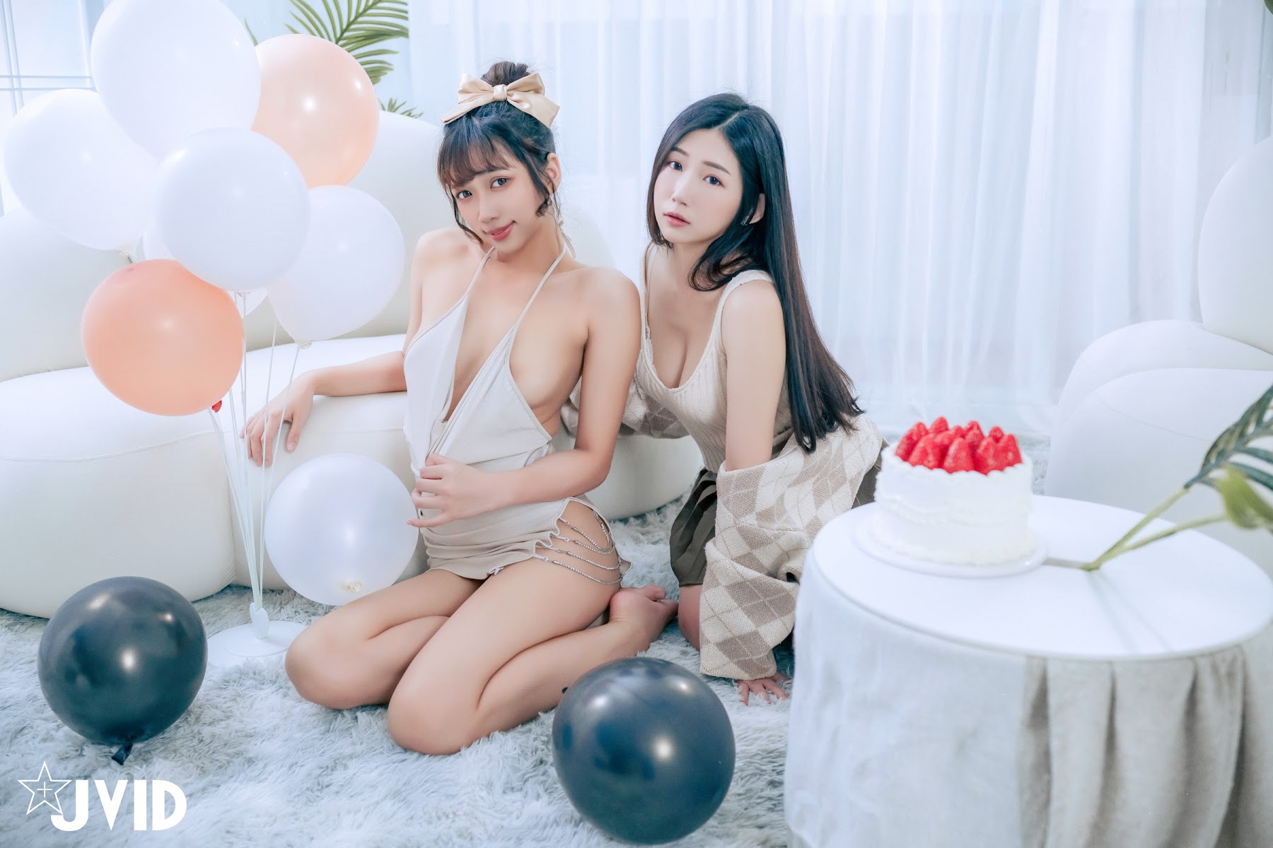 [JVID] 井野奈 & 肉包 – 色慾融合の閨蜜慶生派對 - P31